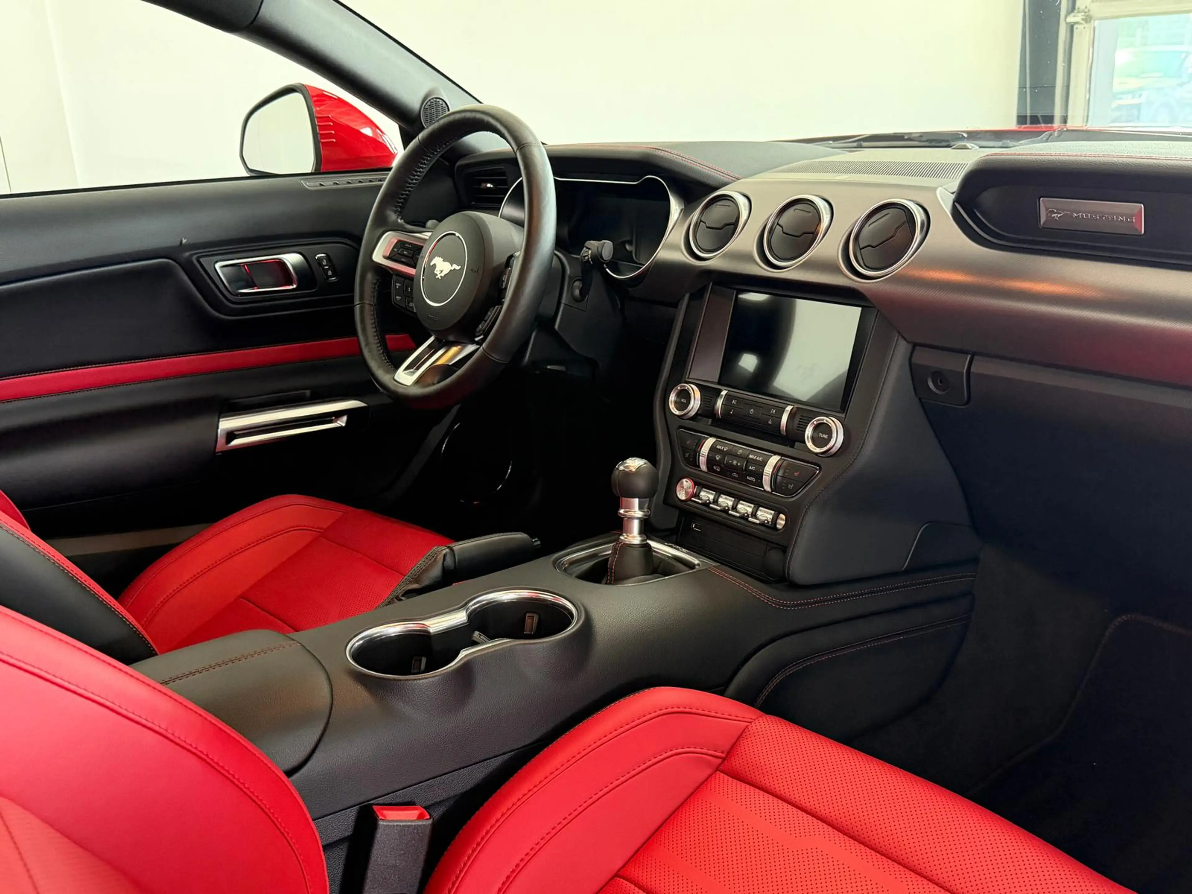 Ford Mustang 5.0 V8 GT 1.Hand DEUTSCH Sitzbelüftung — photo 10