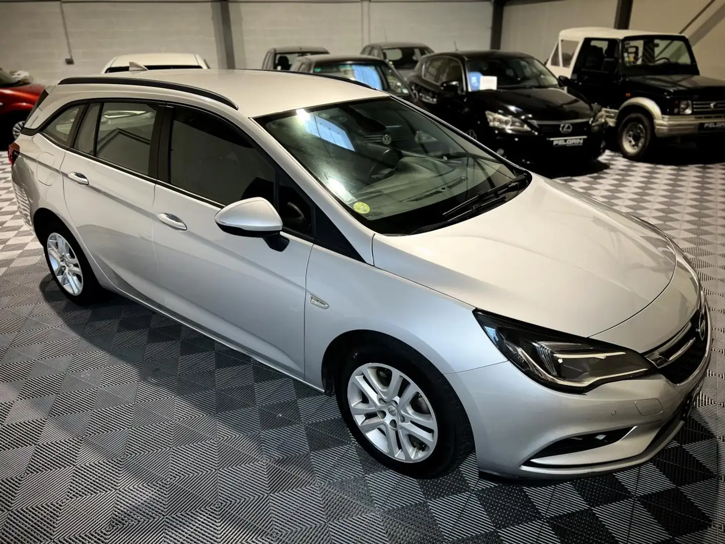 Opel Astra Sports Tourer 1.6 Cdti 110 Ch finition Edition - S Gris - 2