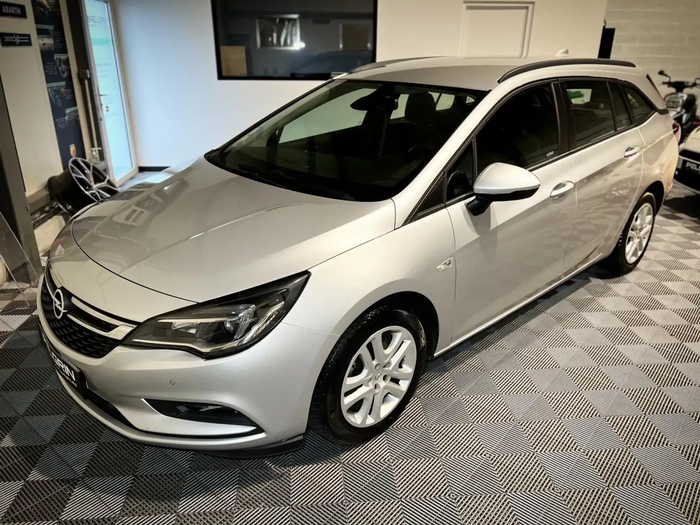 Opel Astra Sports Tourer 1.6 Cdti 110 Ch finition Edition - S Szary - 1