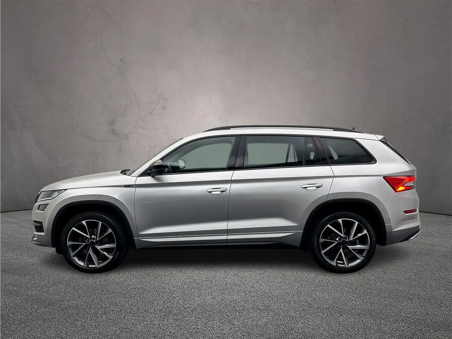 Skoda Kodiaq Sportline Business 1.5 TSI 150pk DSG Automaat Trek Grijs - 2