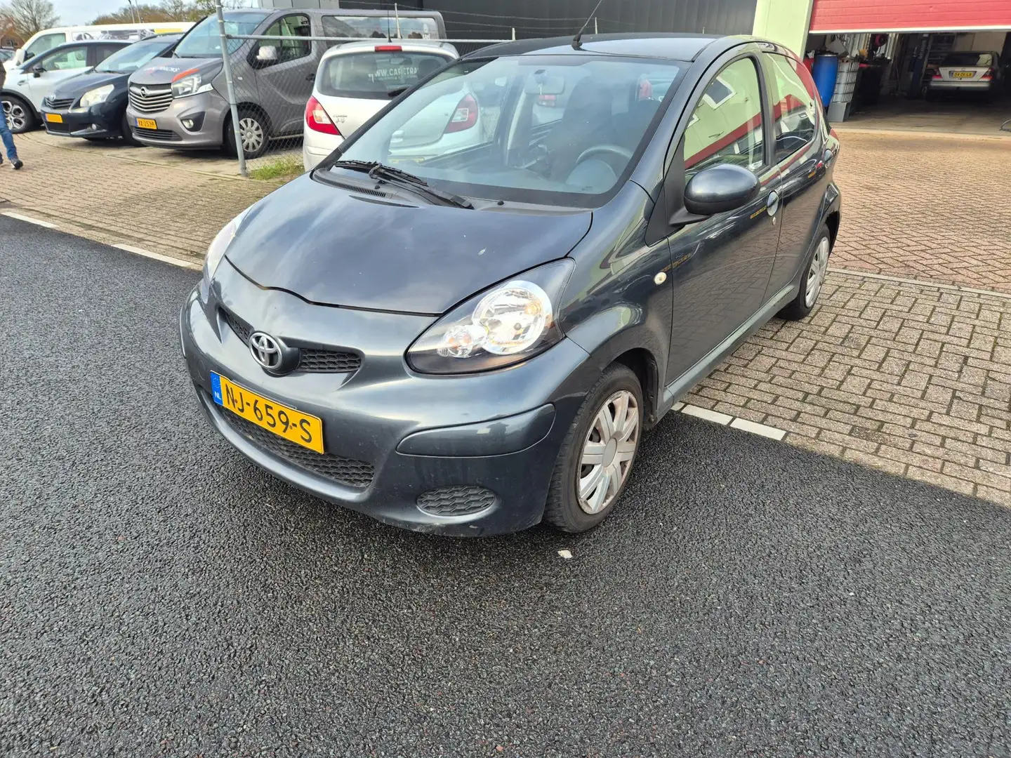 Toyota Aygo 1.0-12V Access Airco 5drs Apk 03-26 Grigio - 1