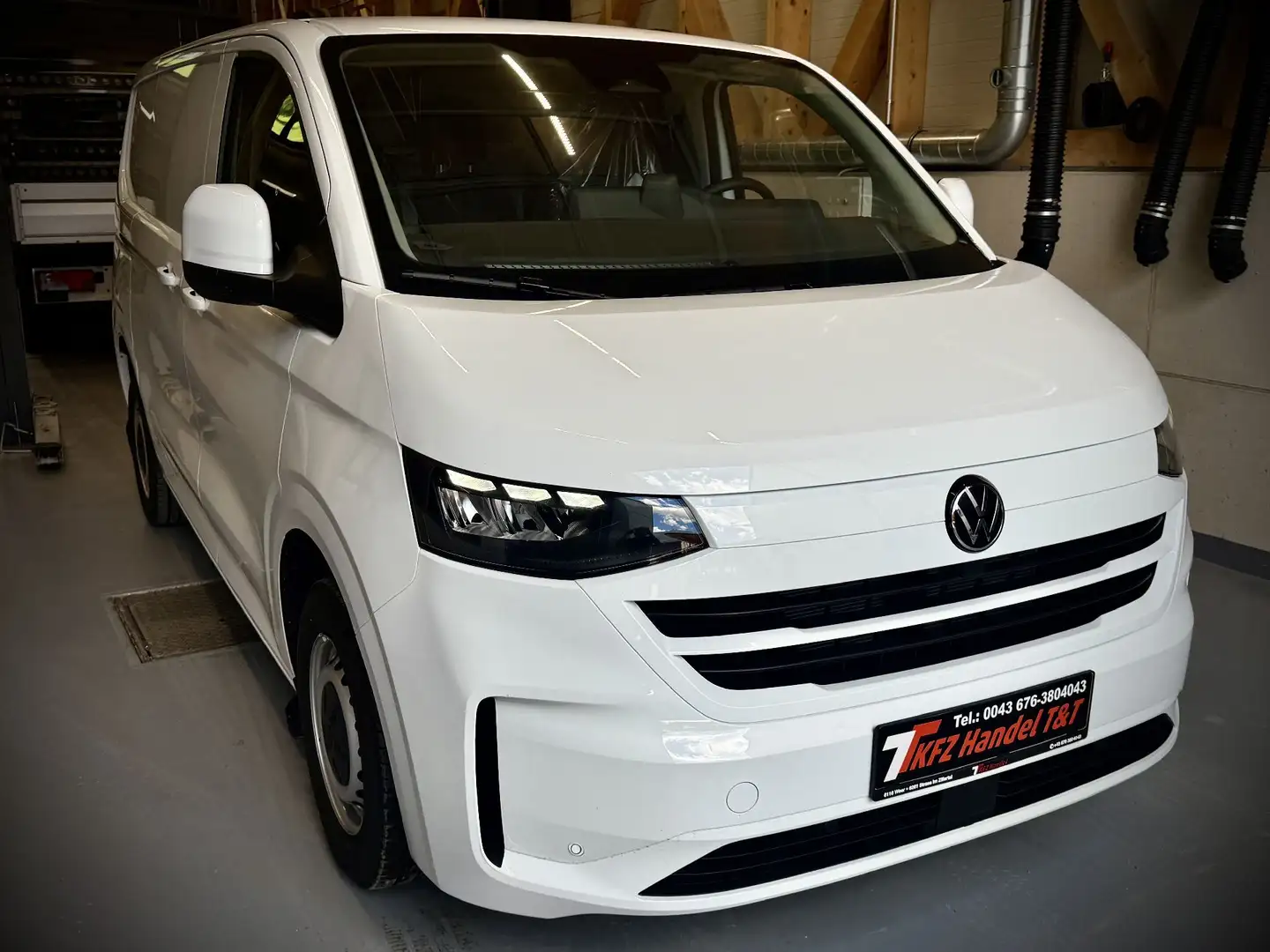 Volkswagen T7 Transporter Kastenwagen Weiß - 2
