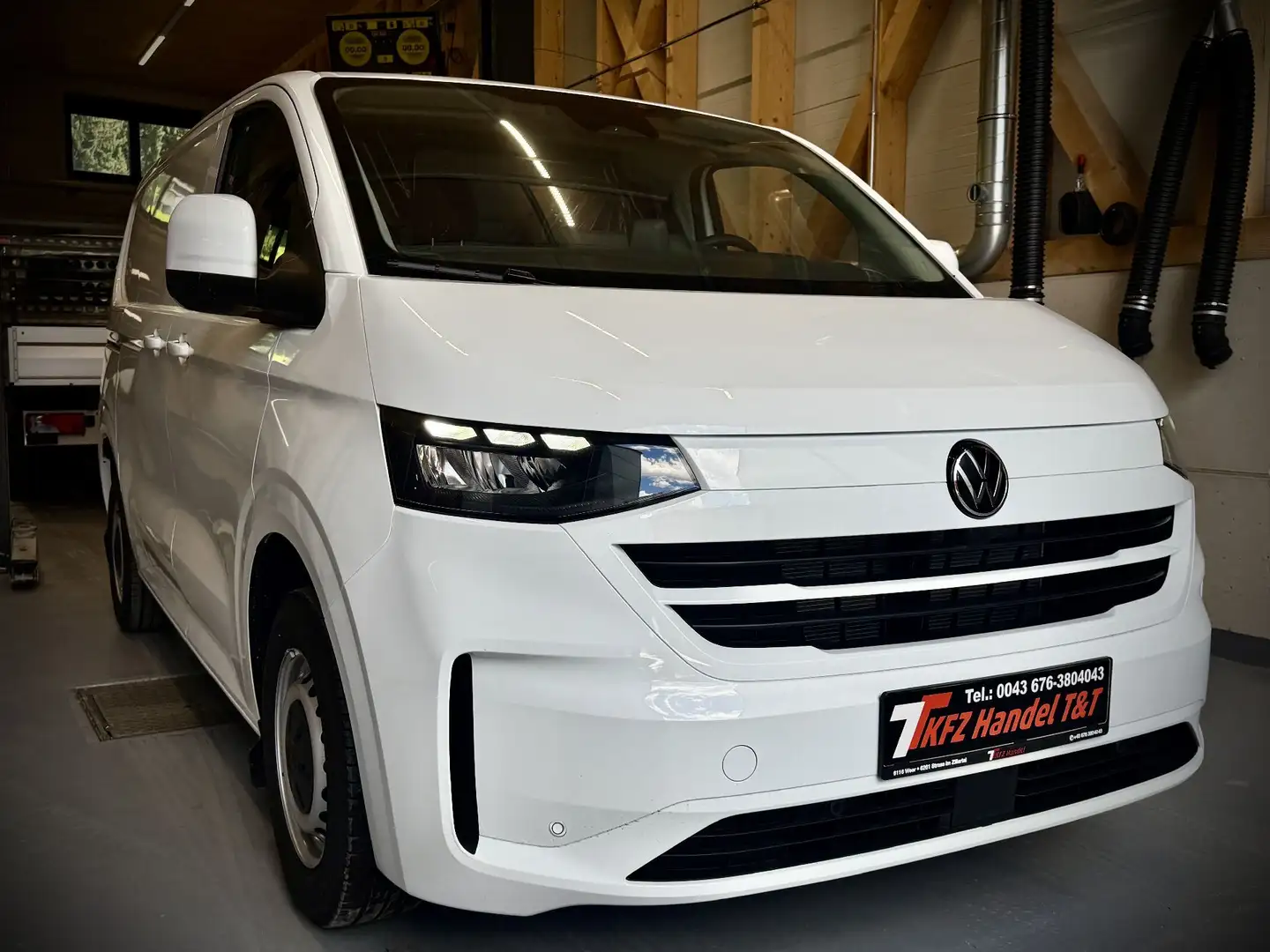 Volkswagen T7 Transporter Kastenwagen Weiß - 1