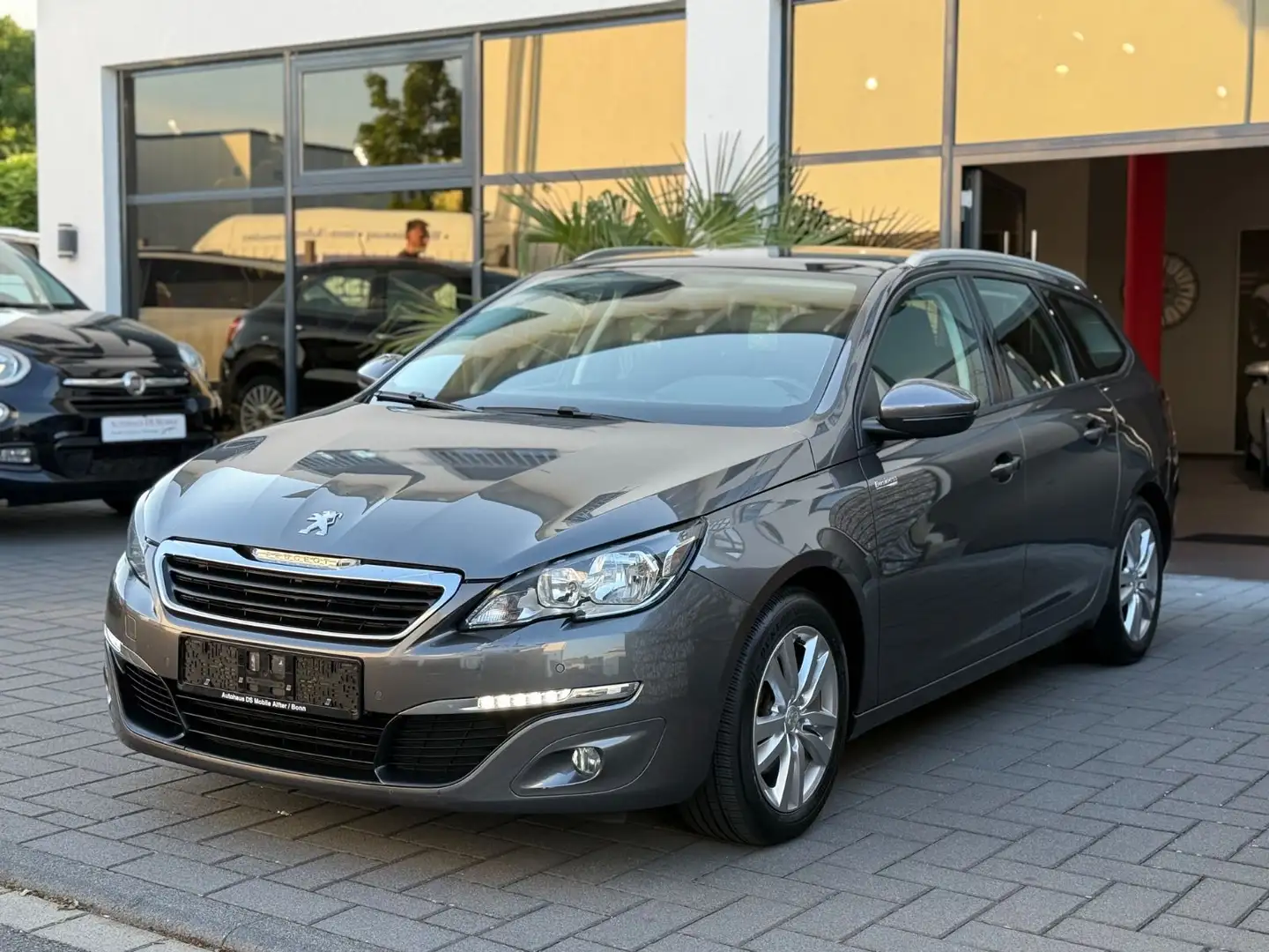 Peugeot 308 SW Business-Line Pano/Kamera/LED Grijs - 1