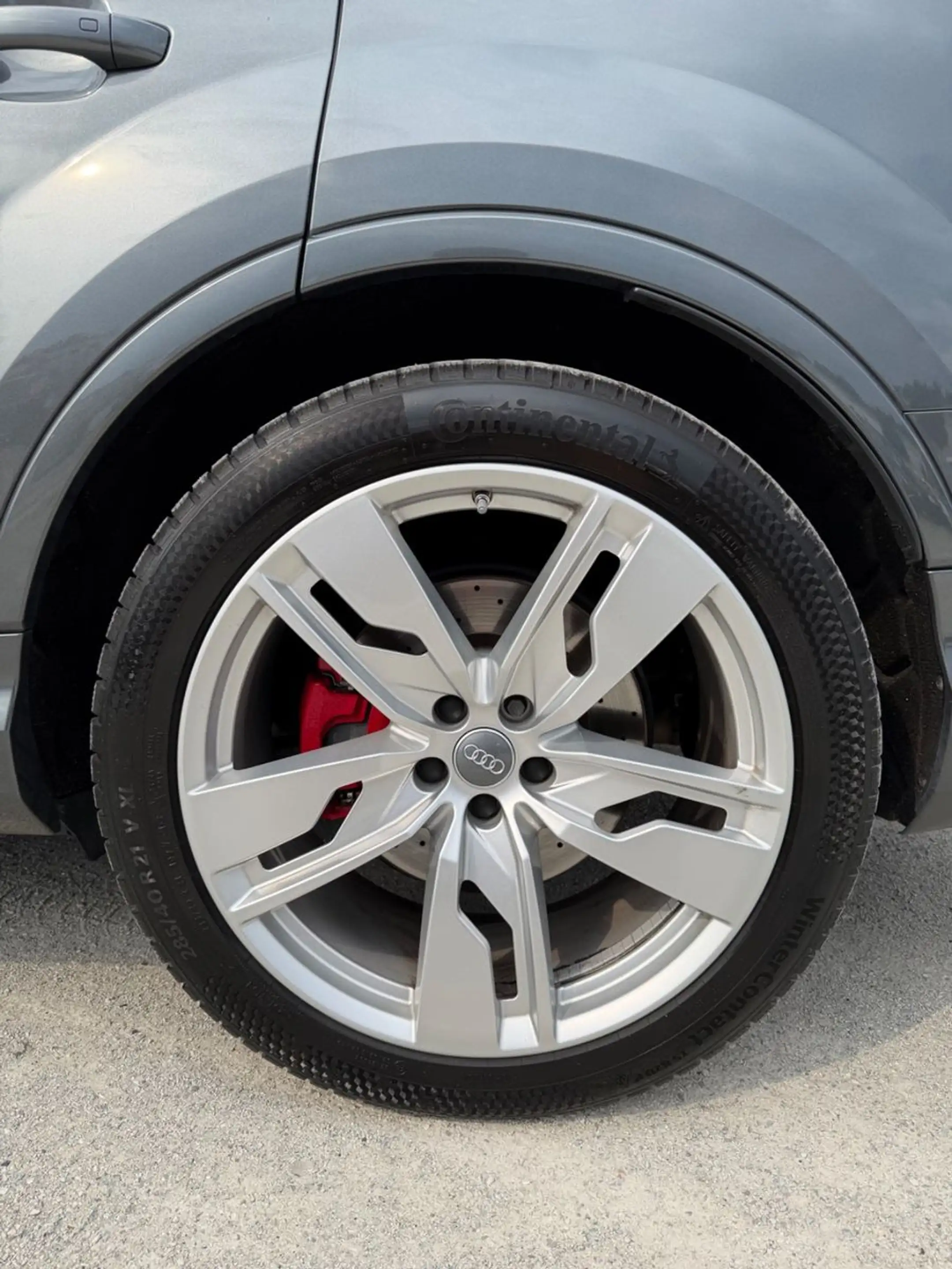 Audi SQ7 4.0 TDI quattro — photo 11
