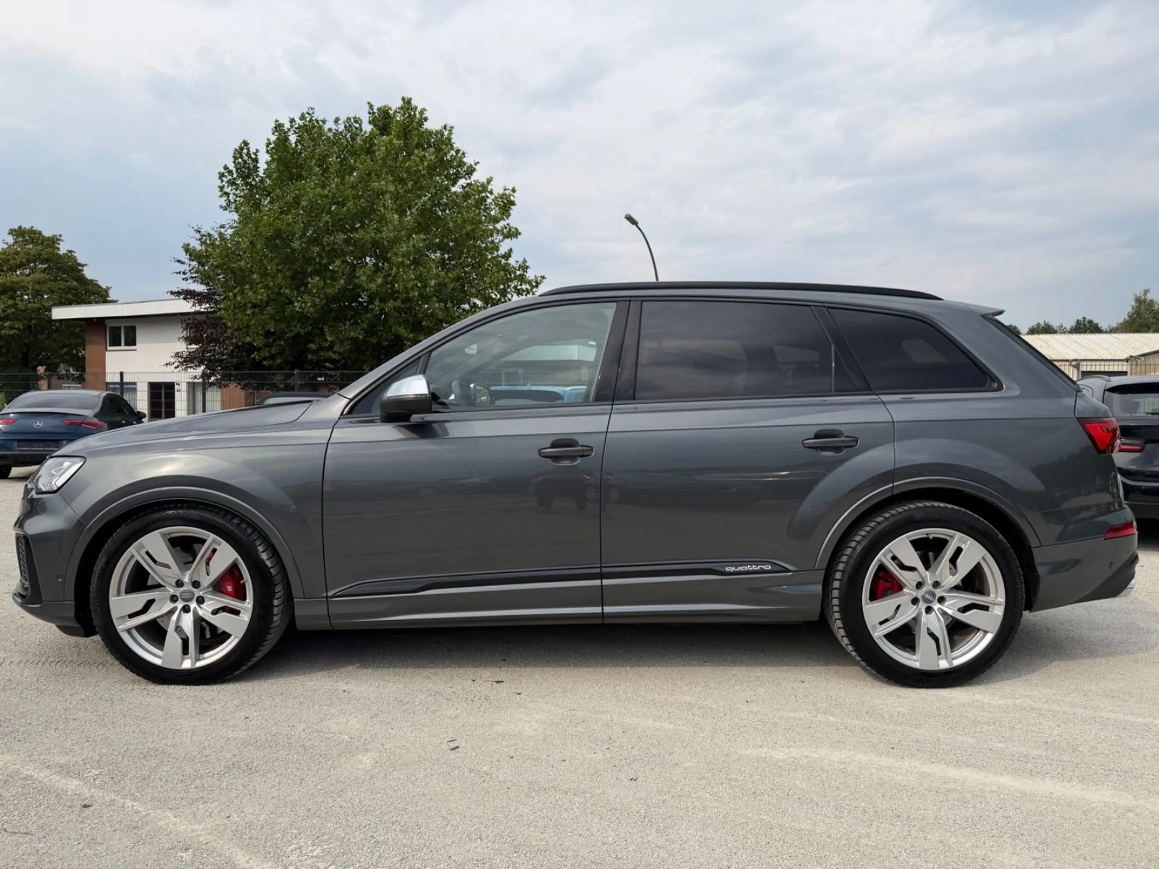 Audi SQ7 4.0 TDI quattro — photo 5