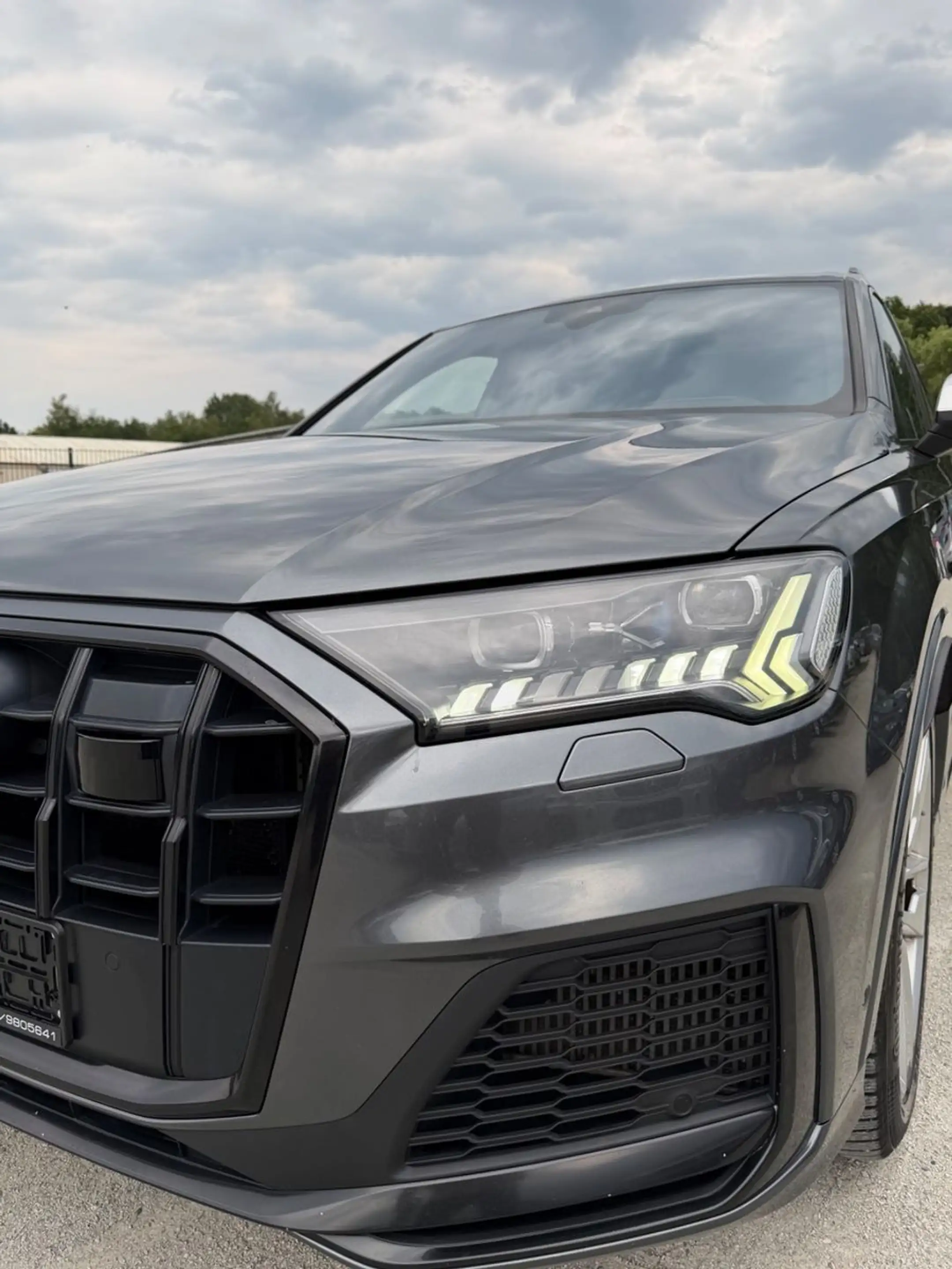 Audi SQ7 4.0 TDI quattro — photo 10