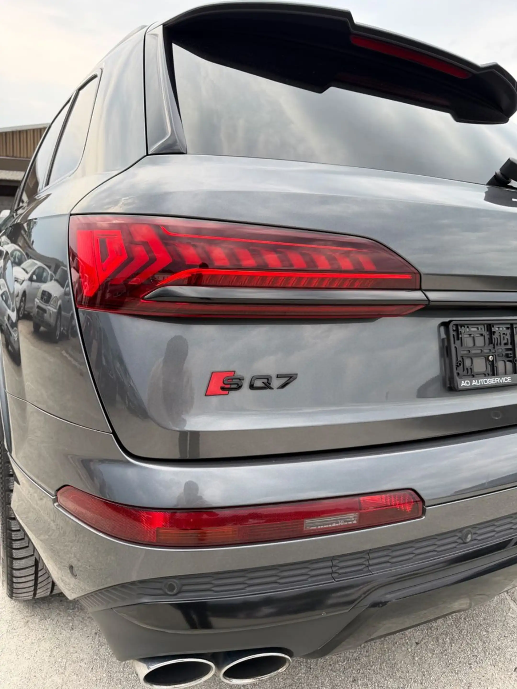 Audi SQ7 4.0 TDI quattro — photo 9