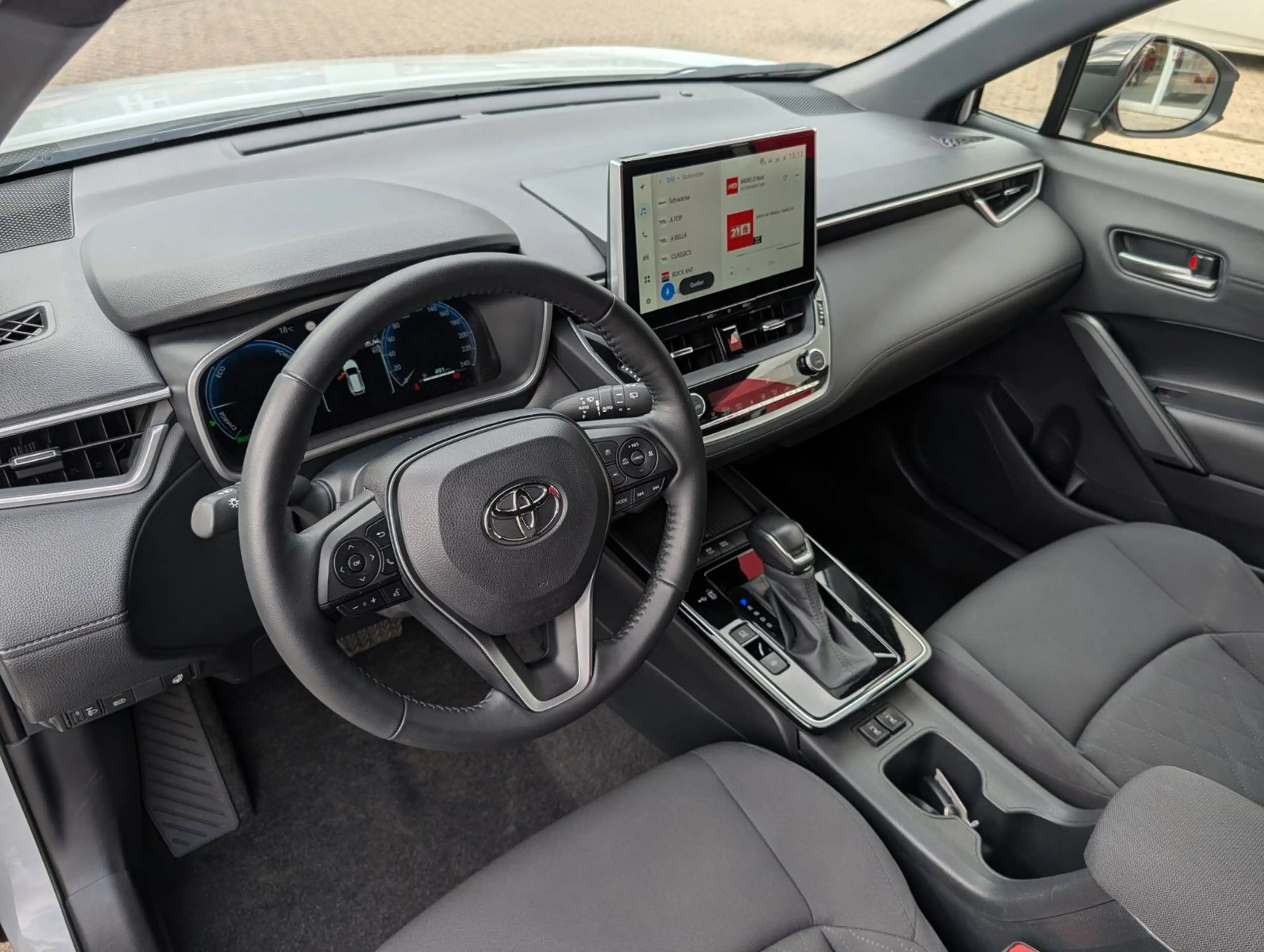 Toyota Corolla Cross 1.8-l-VVT-i Hybrid Style Facelift — photo 11
