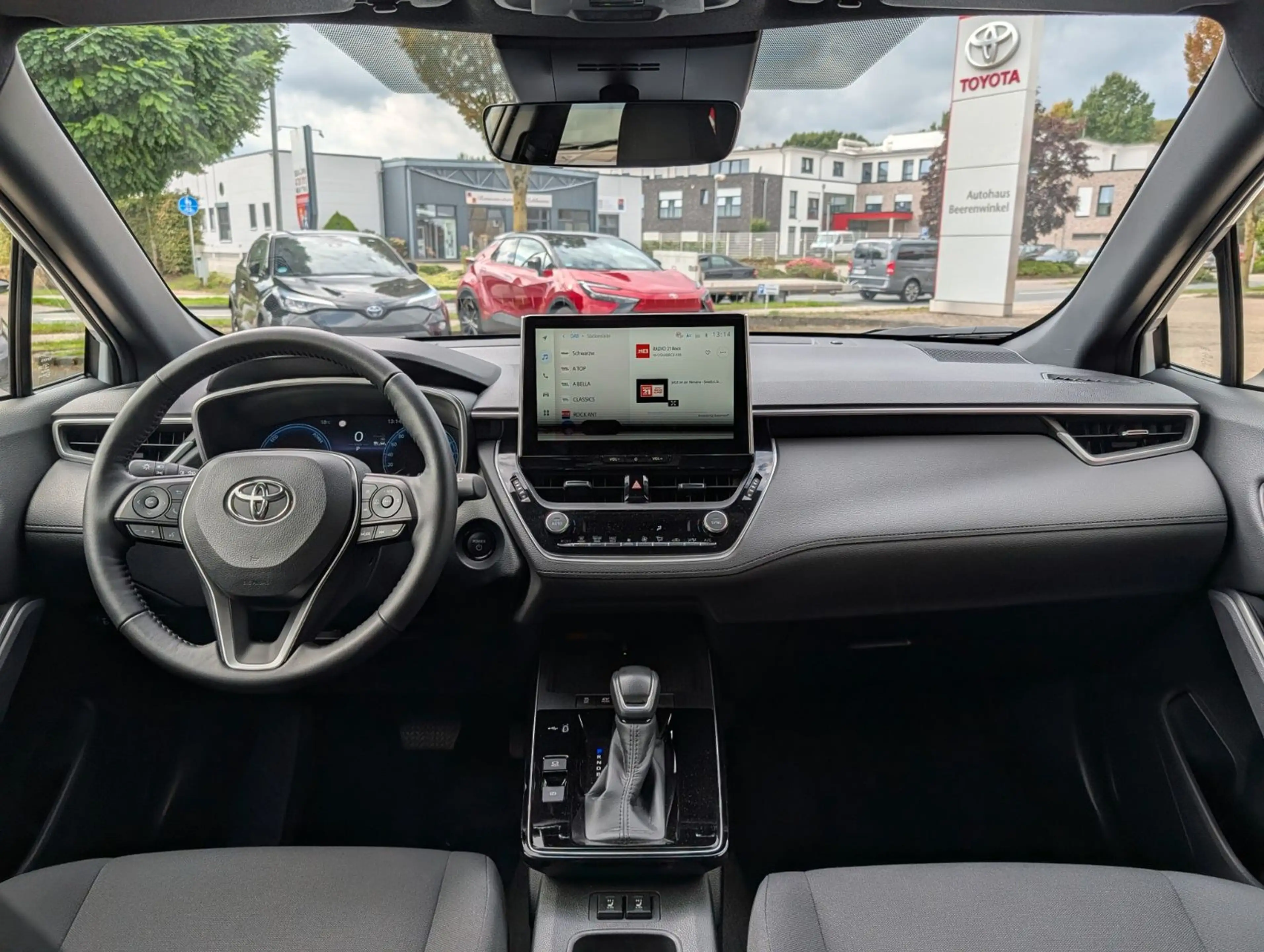 Toyota Corolla Cross 1.8-l-VVT-i Hybrid Style Facelift — photo 16