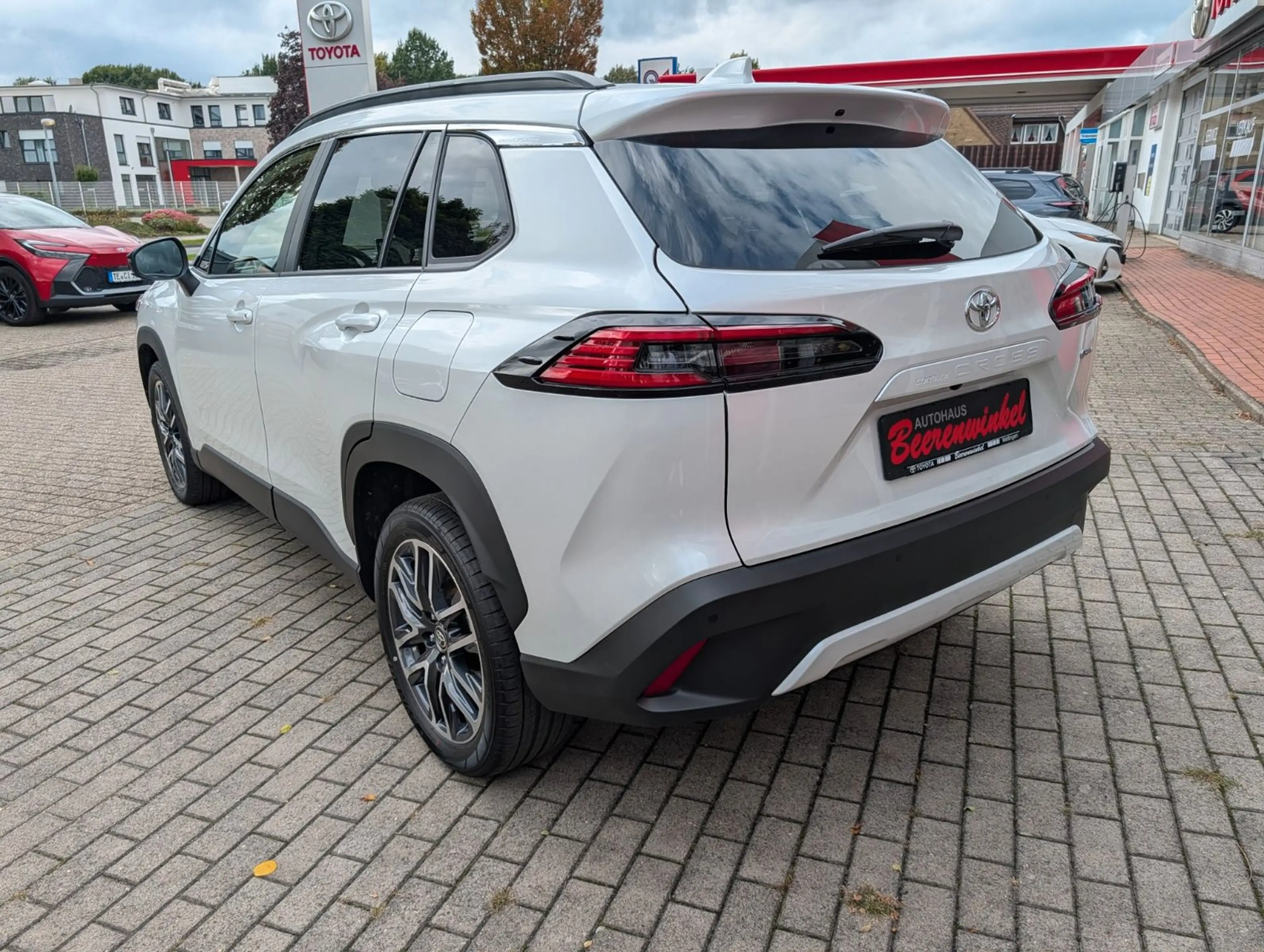 Toyota Corolla Cross 1.8-l-VVT-i Hybrid Style Facelift — photo 3
