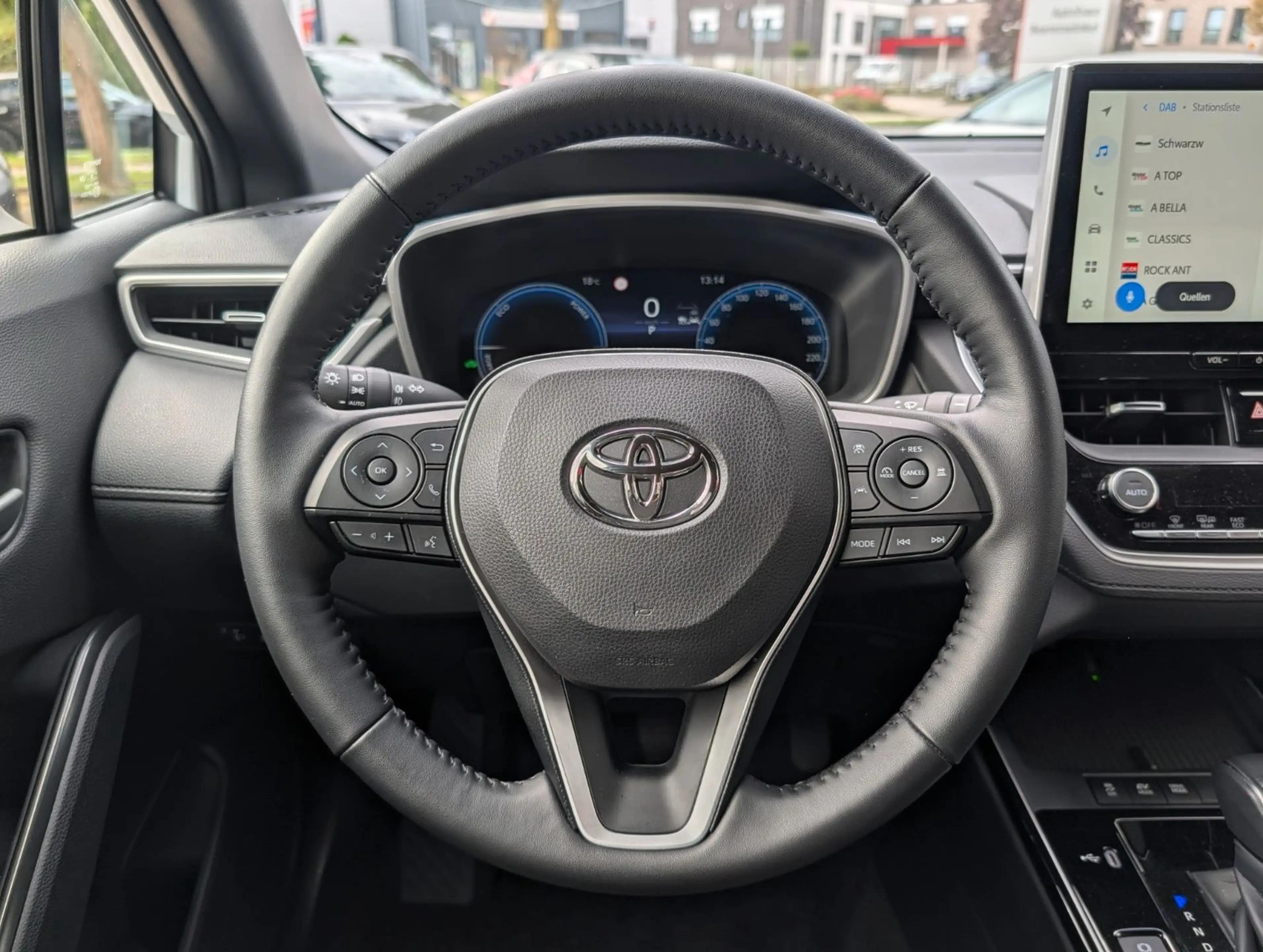 Toyota Corolla Cross 1.8-l-VVT-i Hybrid Style Facelift — photo 17