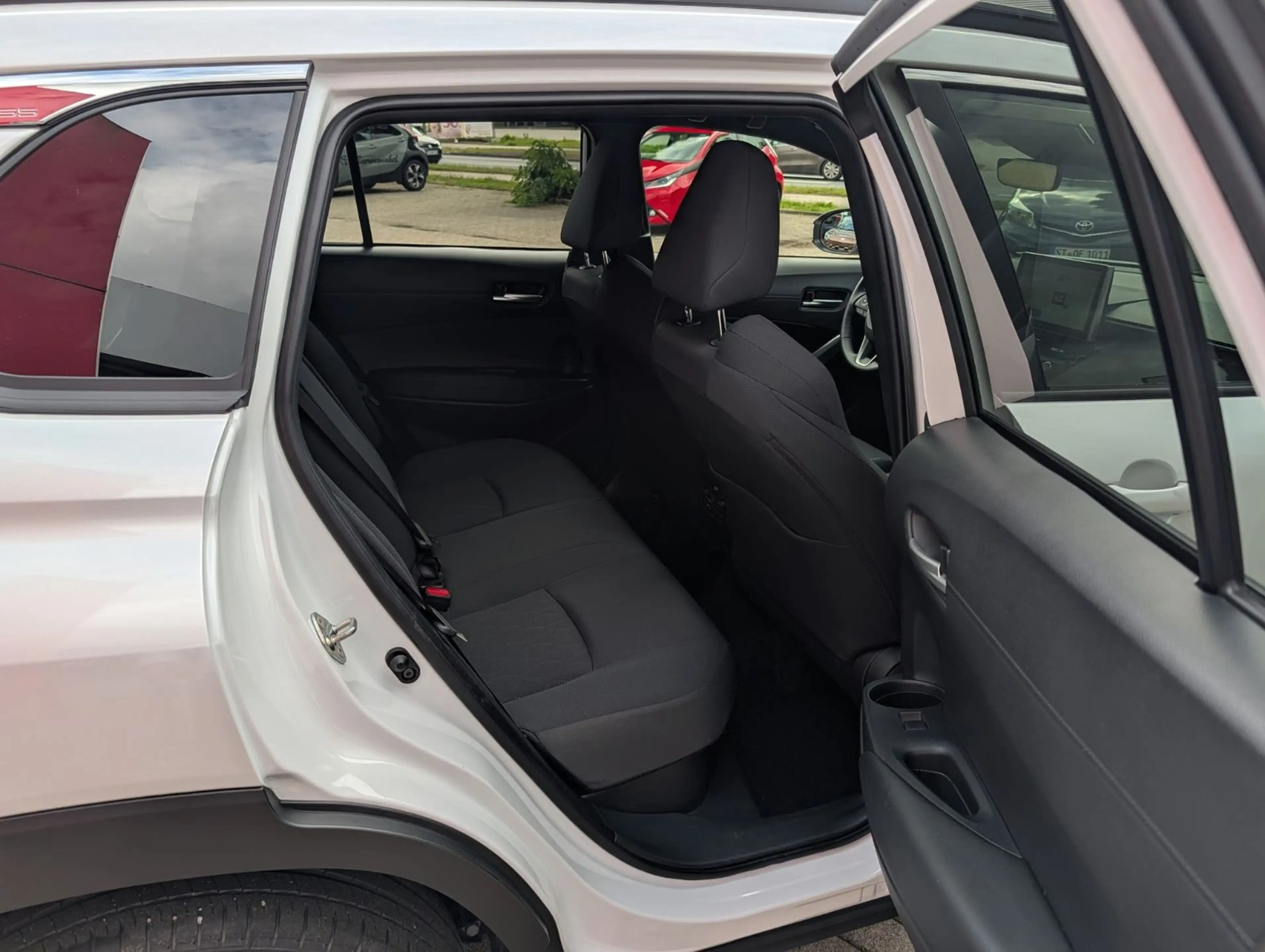 Toyota Corolla Cross 1.8-l-VVT-i Hybrid Style Facelift — photo 14