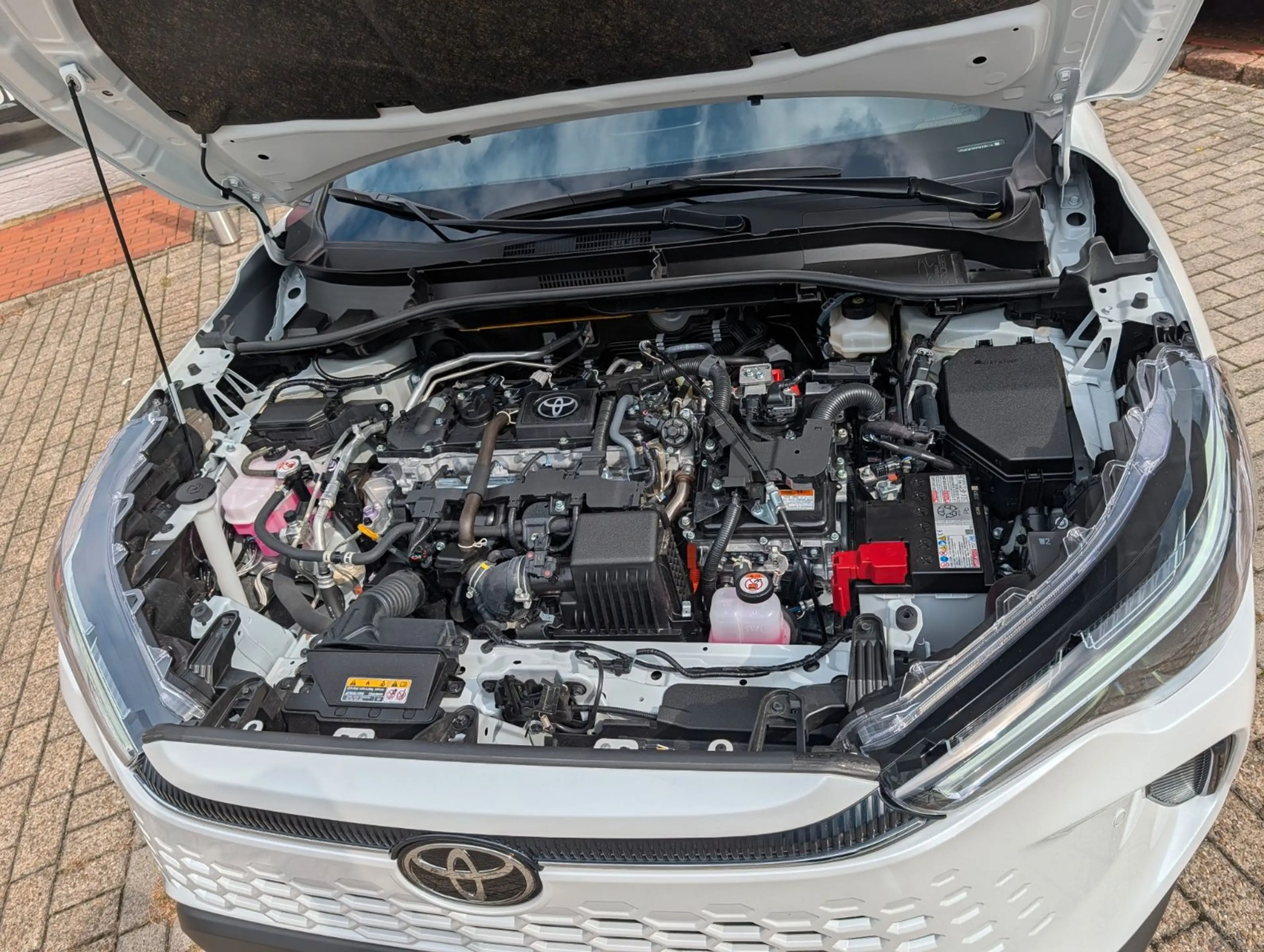 Toyota Corolla Cross 1.8-l-VVT-i Hybrid Style Facelift — photo 9