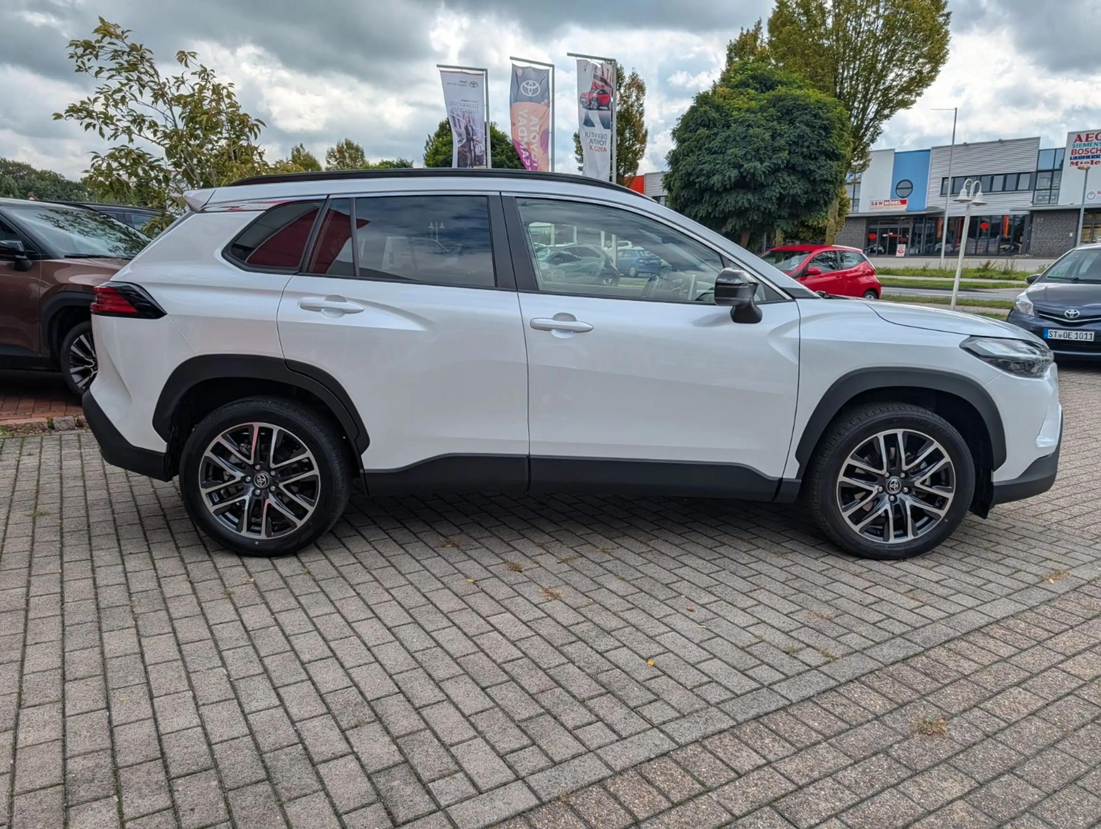 Toyota Corolla Cross 1.8-l-VVT-i Hybrid Style Facelift — photo 6