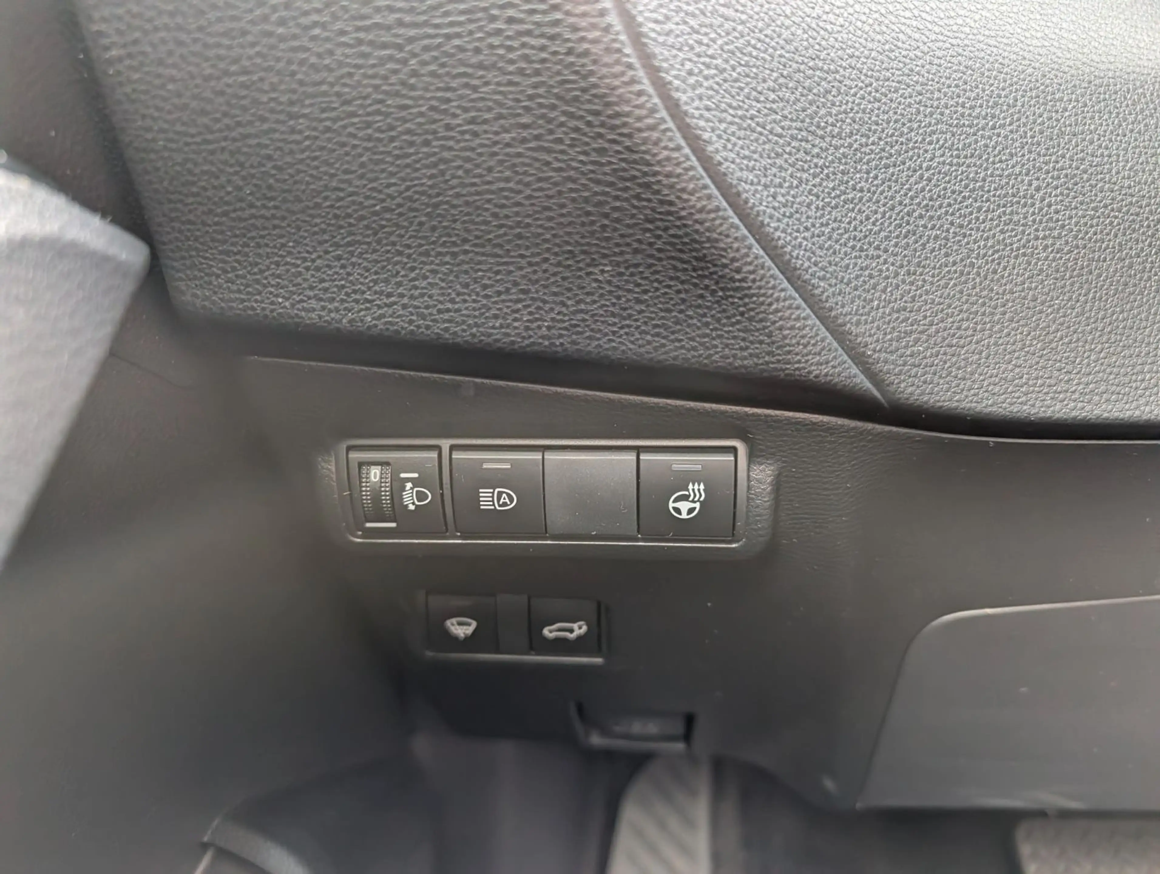 Toyota Corolla Cross 1.8-l-VVT-i Hybrid Style Facelift — photo 24