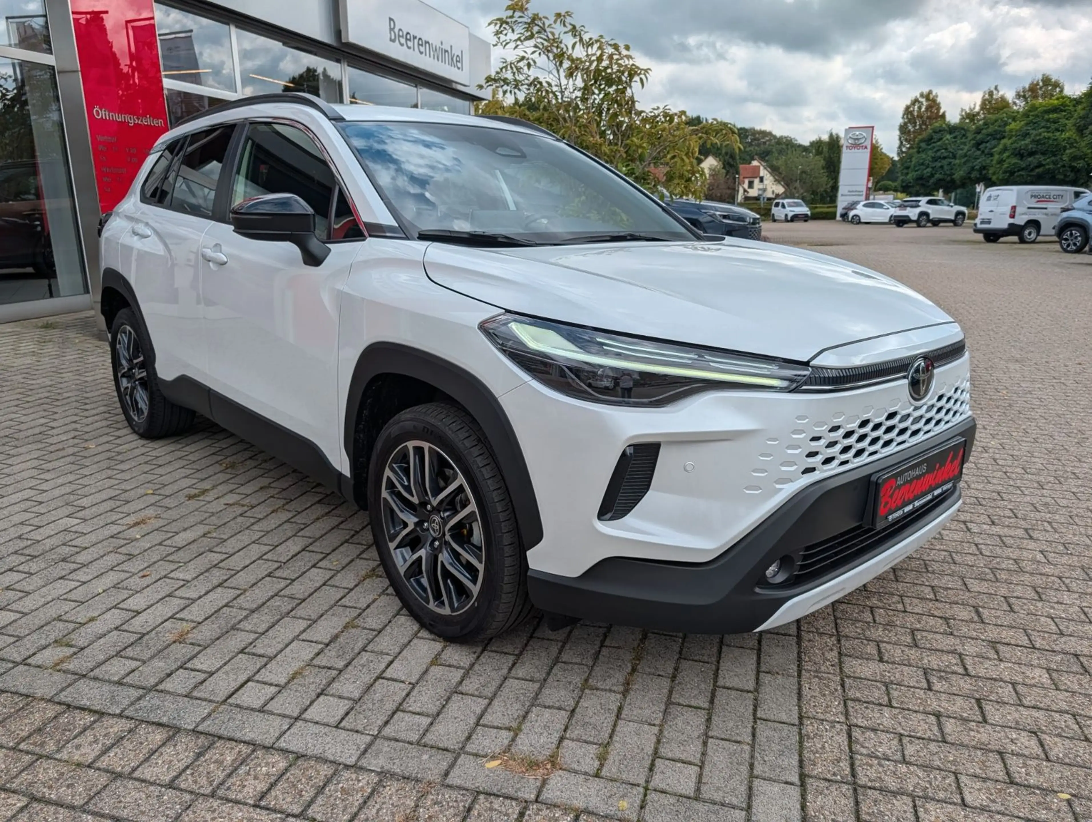Toyota Corolla Cross 1.8-l-VVT-i Hybrid Style Facelift — photo 7