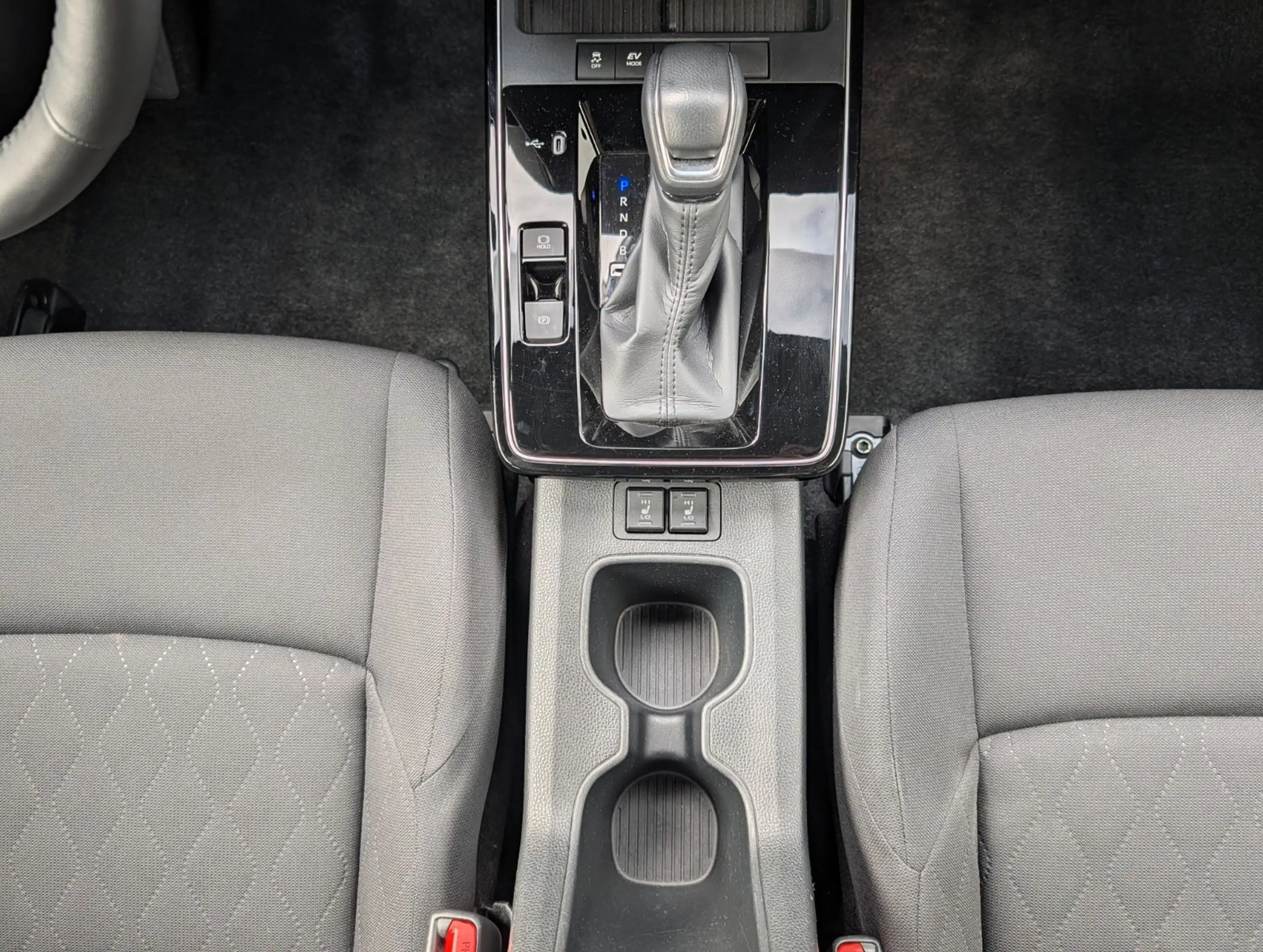 Toyota Corolla Cross 1.8-l-VVT-i Hybrid Style Facelift — photo 22