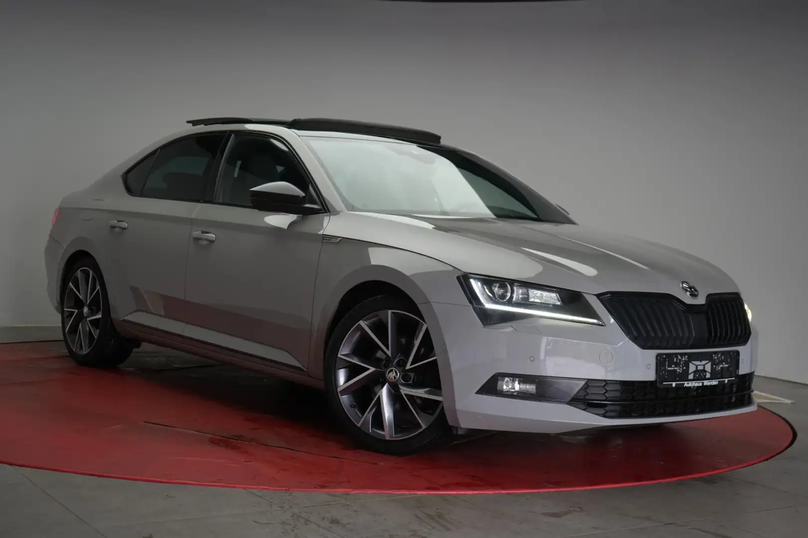 Skoda Superb 2.0 TDI DSG Sportline Navi/ACC/Kamera/Vir Gris - 1