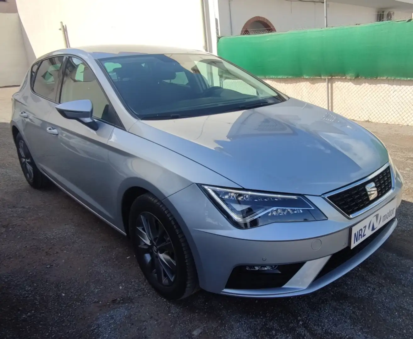 SEAT Leon 1.6TDI CR S&S Style 115 Grau - 1