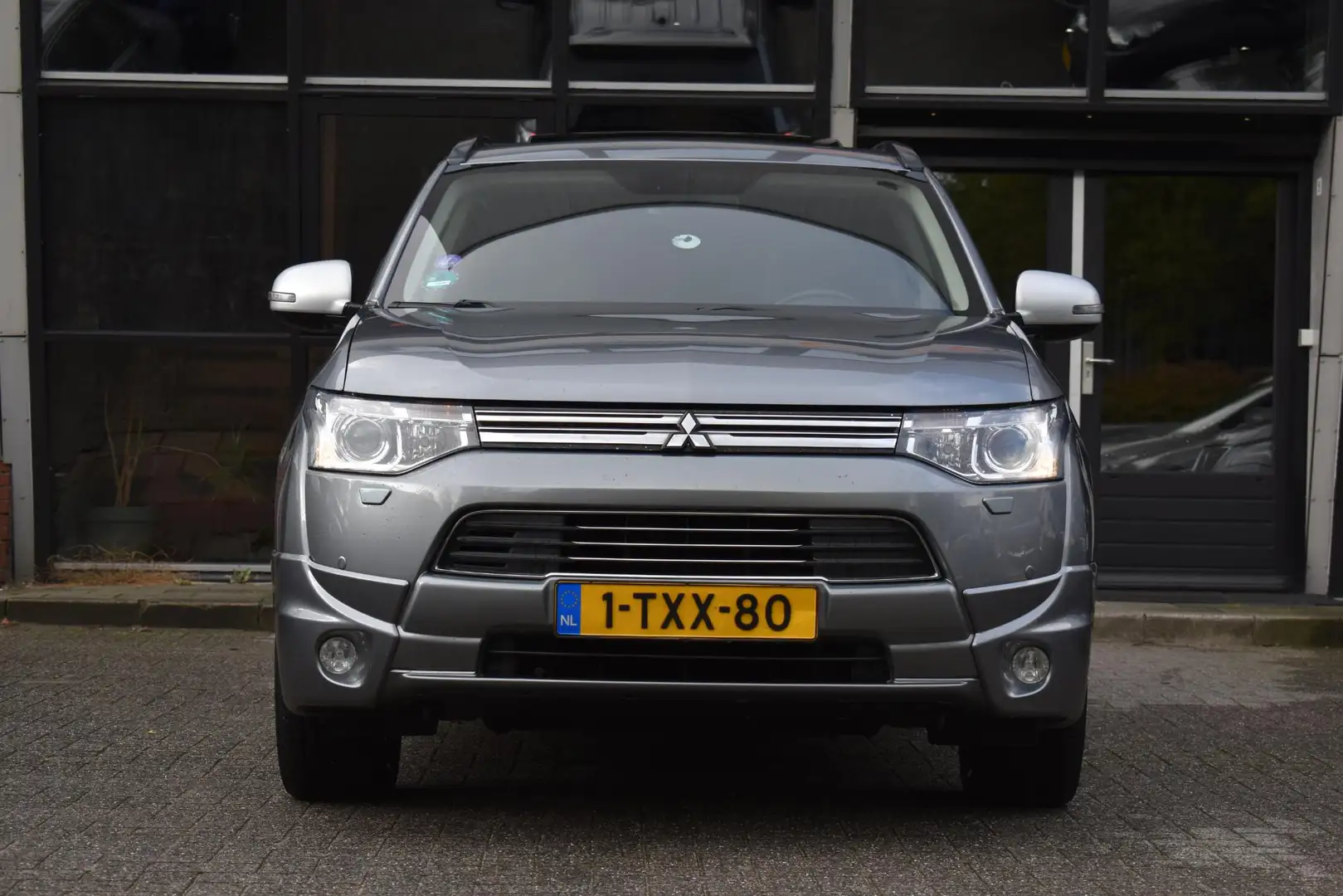 Mitsubishi Outlander 2.0 PHEV Instyle+ Navi Cruise Camera Grau - 2