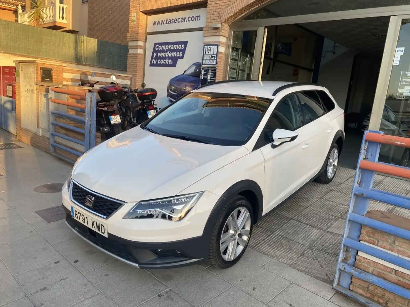SEAT Leon ST 2.0TDI CR S&S FR DSG7 150 Blanco - 2