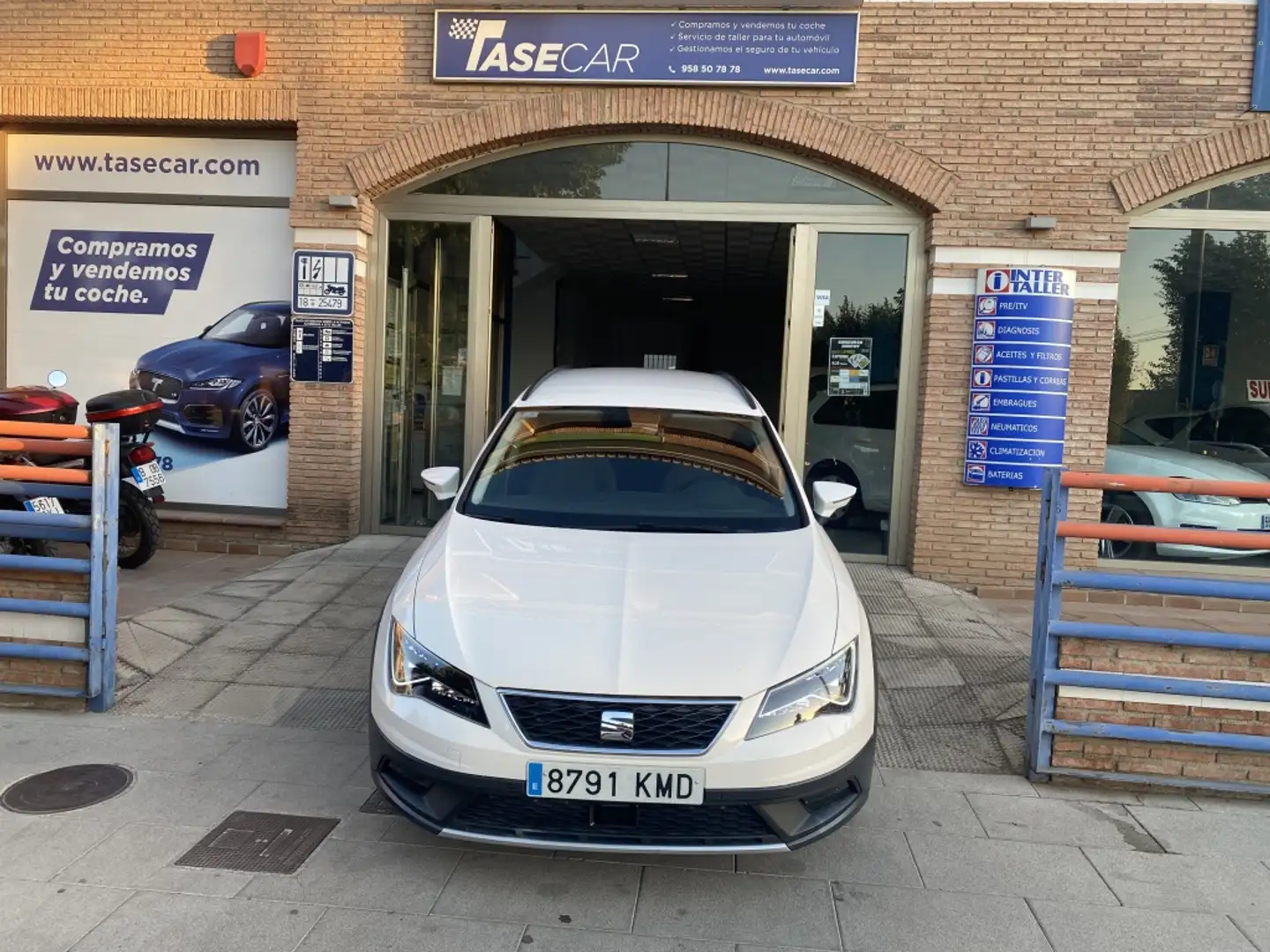 SEAT Leon ST 2.0TDI CR S&S FR DSG7 150 Blanco - 1