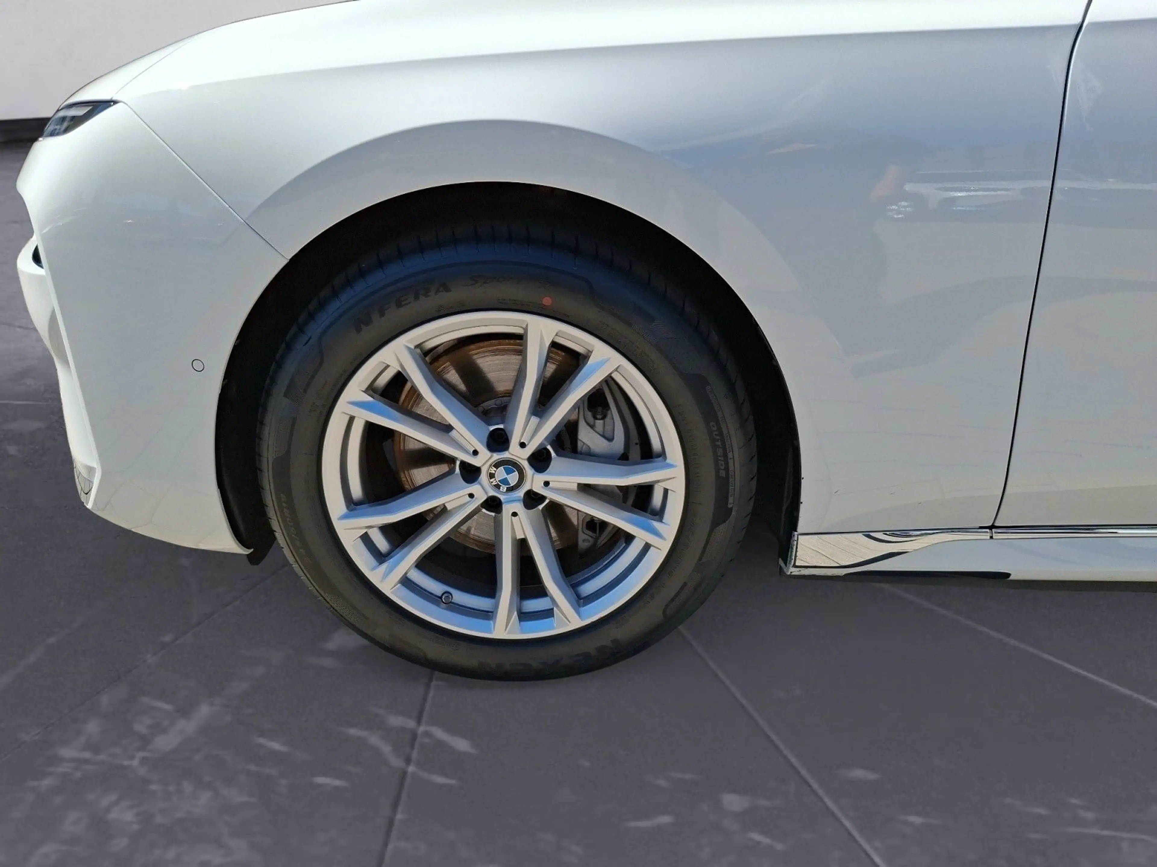BMW i7 eDrive50 Integal-Aktivlenk. — photo 8