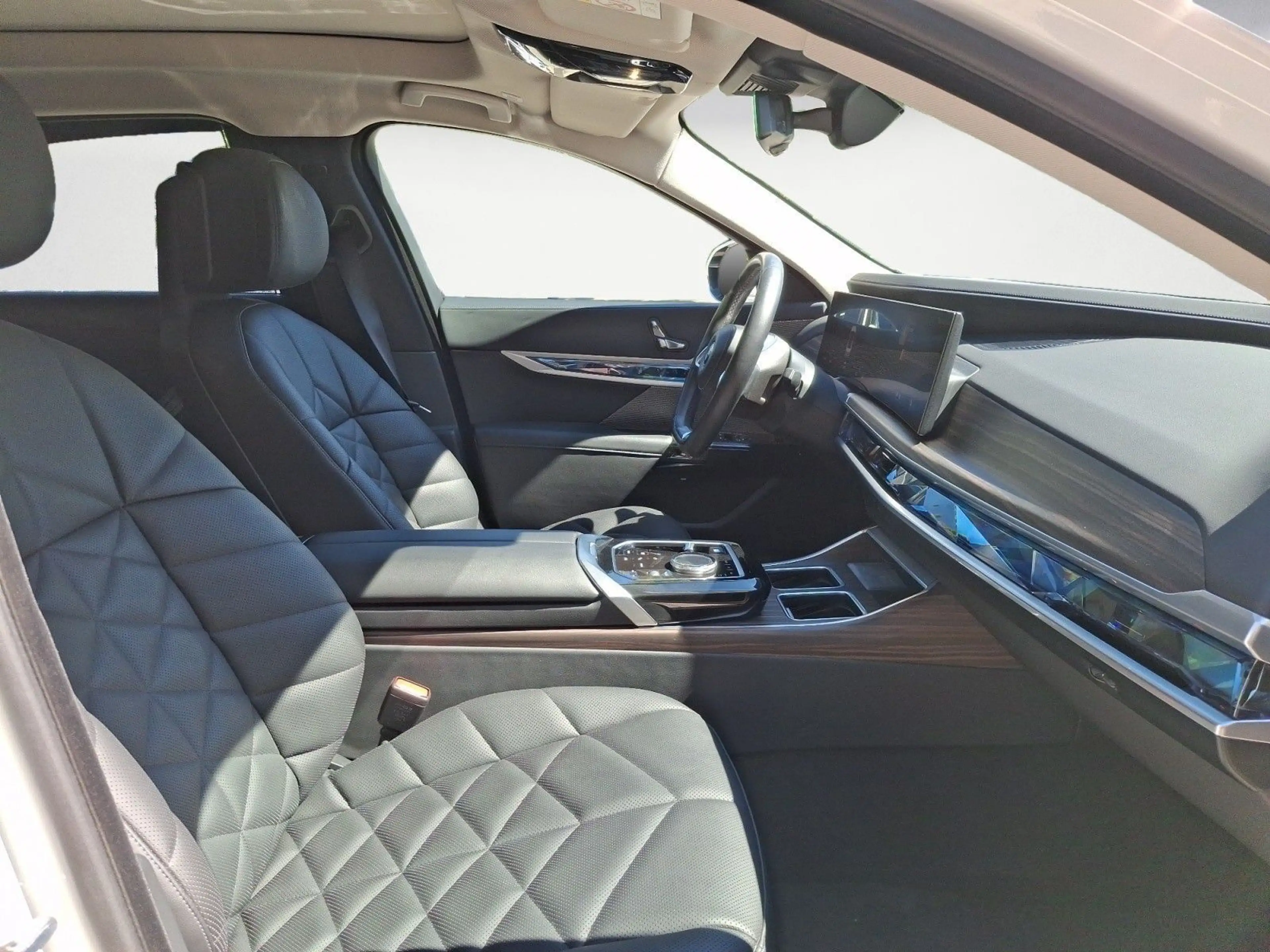 BMW i7 eDrive50 Integal-Aktivlenk. — photo 14