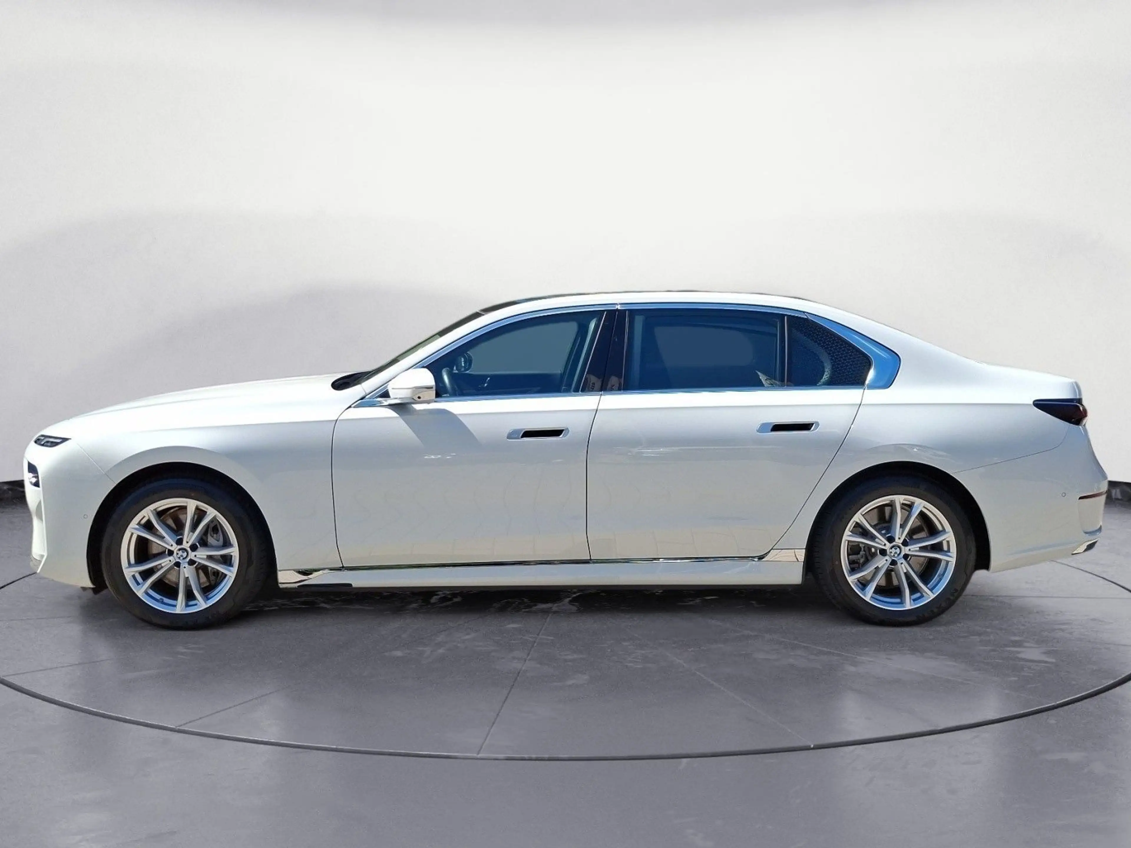 BMW i7 eDrive50 Integal-Aktivlenk. — photo 4