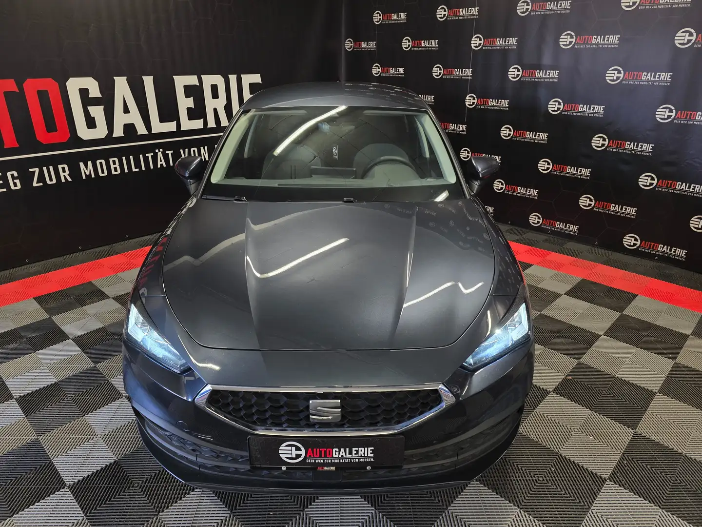 SEAT Leon Leon SP Style 2,0 TDI *LED*PDC*NAVI* Grau - 2