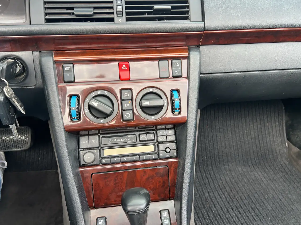 Mercedes-Benz E 200 Cabrio, 1Hand, Scheckheft, Klima, Leder, foto 12