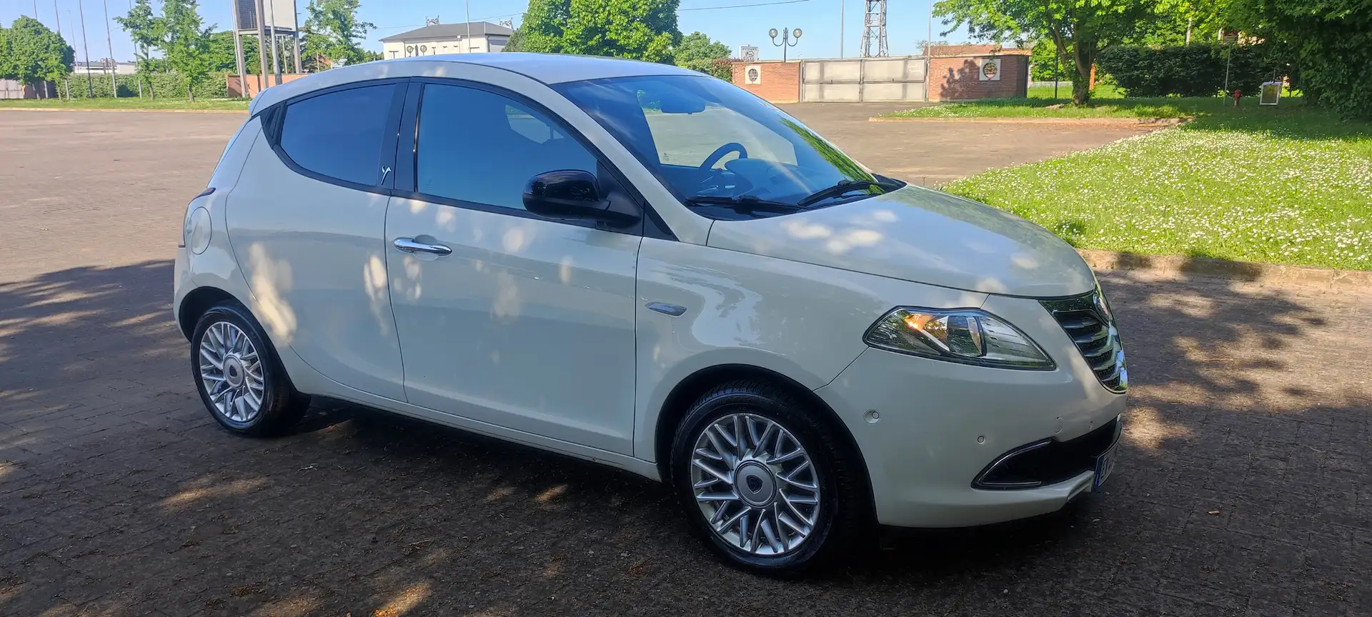Lancia Ypsilon Ypsilon 1.3 mjt Gold BEN TENUTA Wit - 1