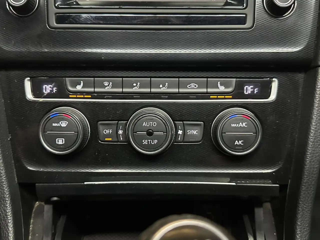 Volkswagen Golf GTD — photo 23