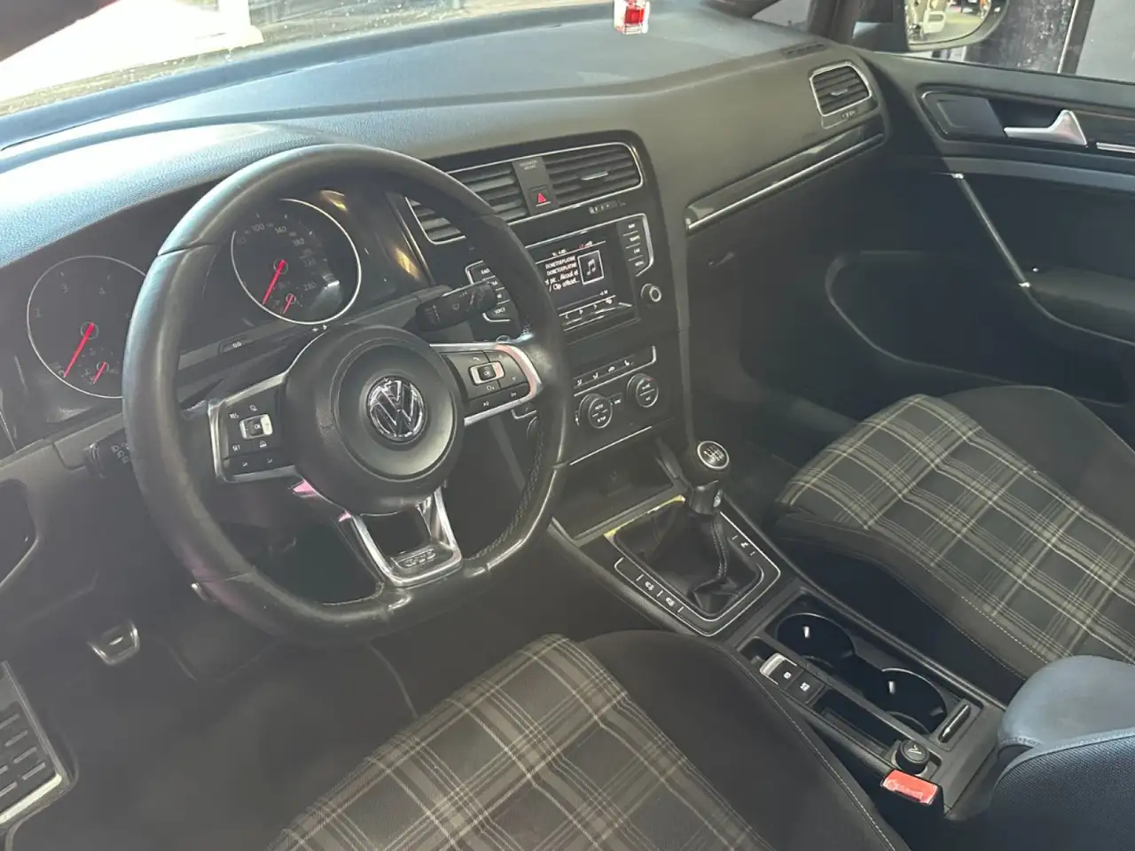 Volkswagen Golf GTD — photo 14
