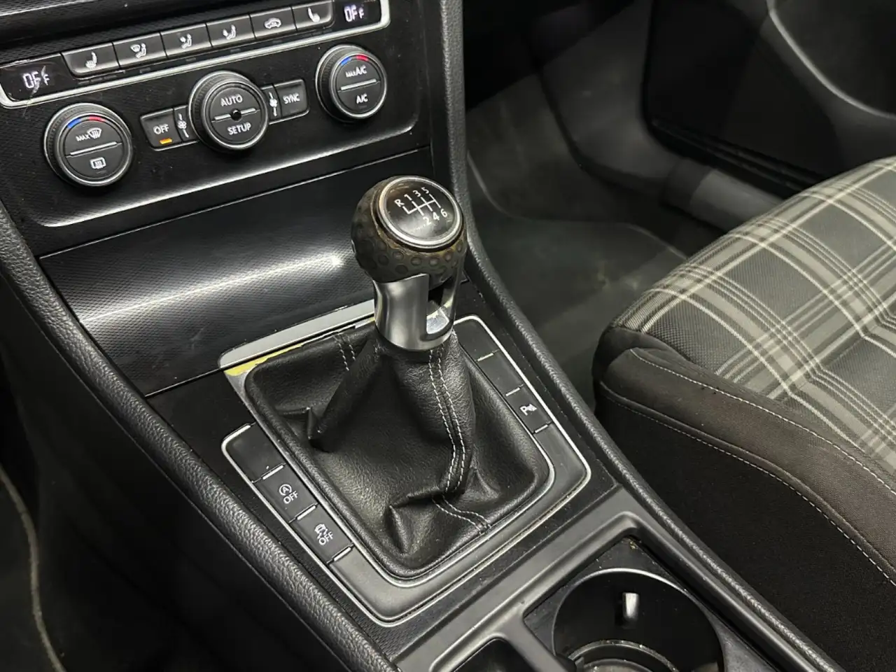 Volkswagen Golf GTD — photo 25