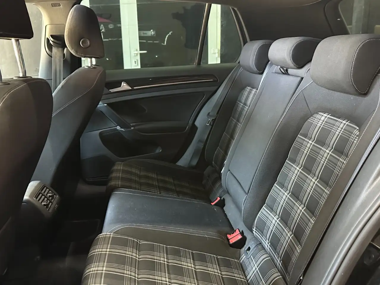 Volkswagen Golf GTD — photo 11