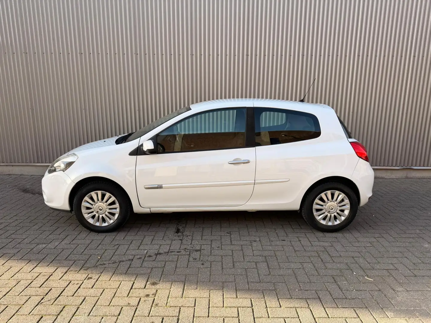 Renault Clio 1.2 Collection Airco|Elektrische ramen|Radio|NAP Weiß - 2