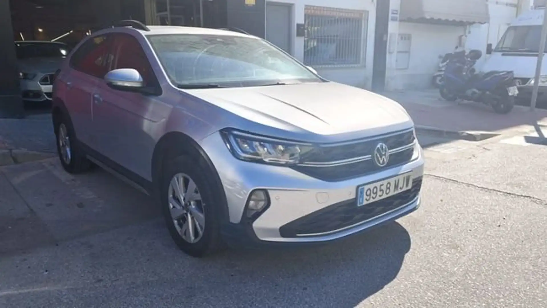 Volkswagen Taigo 1.0 TSI Life 81kW Plateado - 1