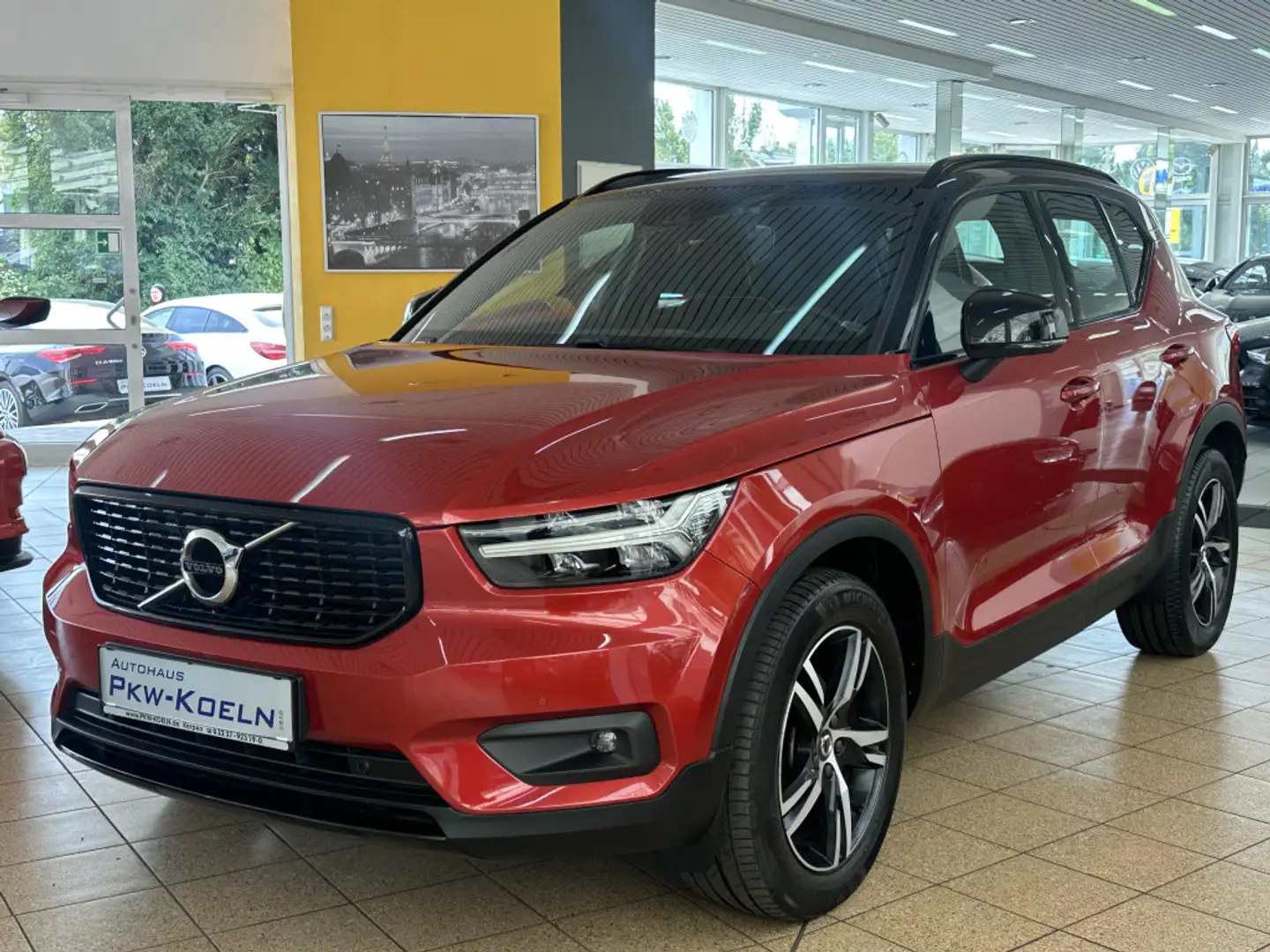 Volvo XC40 R Design 2WD *NAVi*KAMERA*LED*LEDER*SPUR* Rot - 1