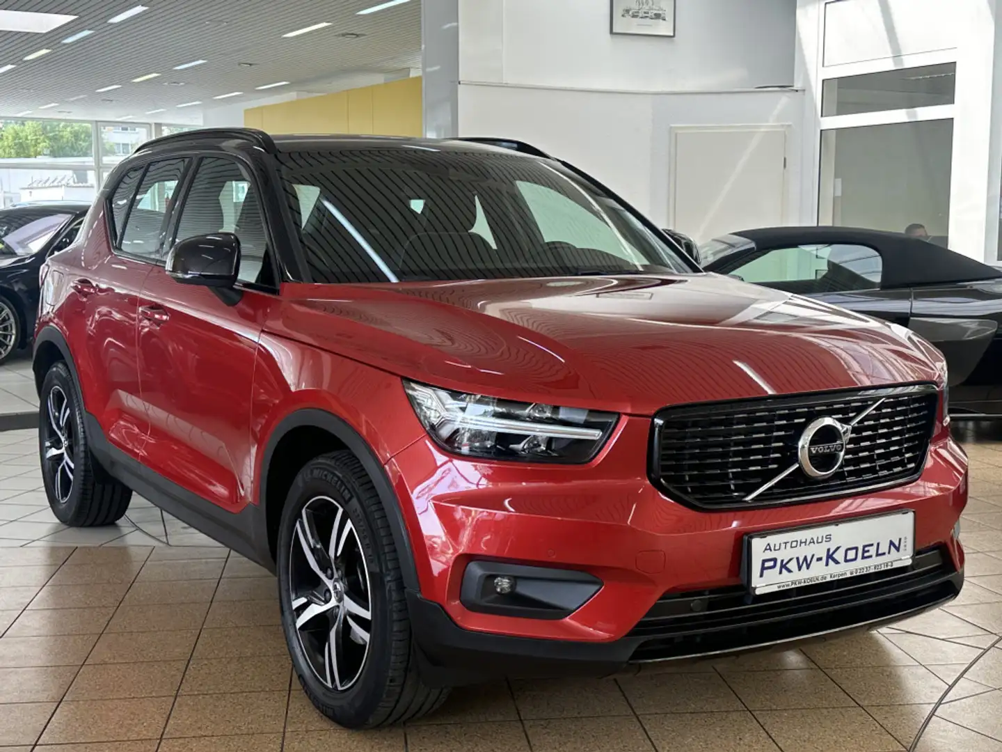 Volvo XC40 R Design 2WD *NAVi*KAMERA*LED*LEDER*SPUR* Rot - 2