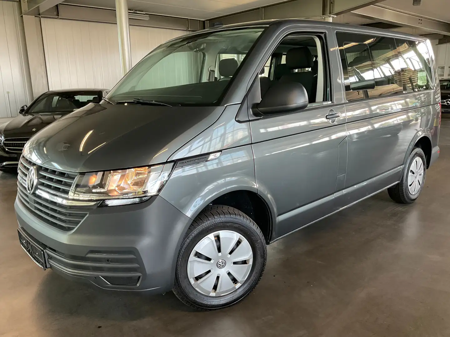 Volkswagen T6.1 Kombi Kombi 9SITZ./KLIMA/AHK/NAVI Gris - 1