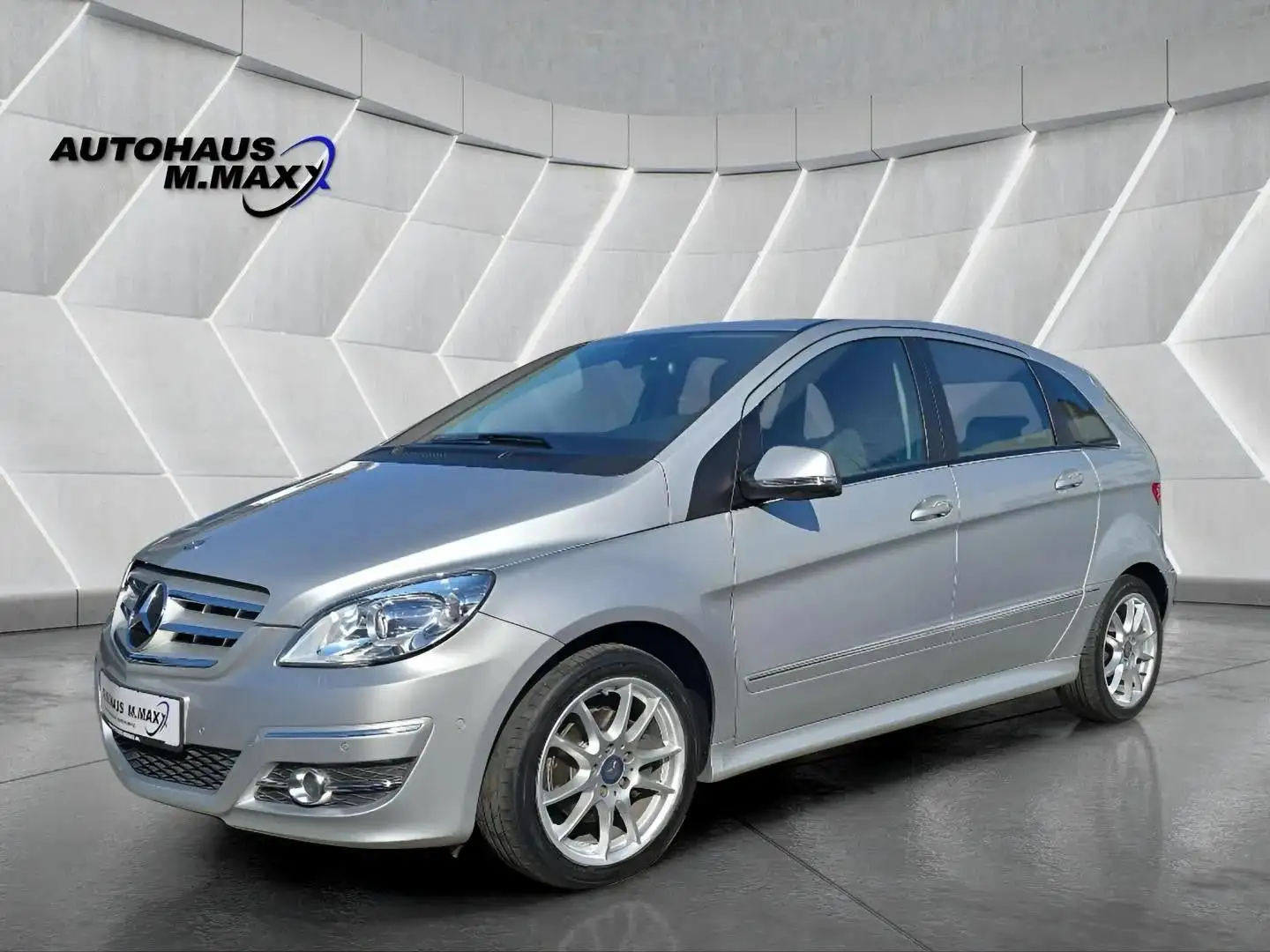 Mercedes-Benz B 200 1.Hand Navi Sitzh. Tempomat AHK Panorama Silber - 1