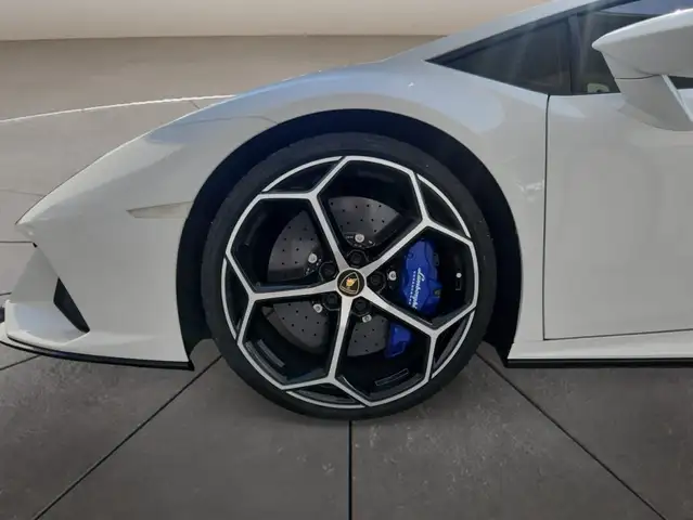 Lamborghini Huracan view 7