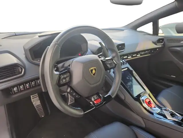 Lamborghini Huracan view 8