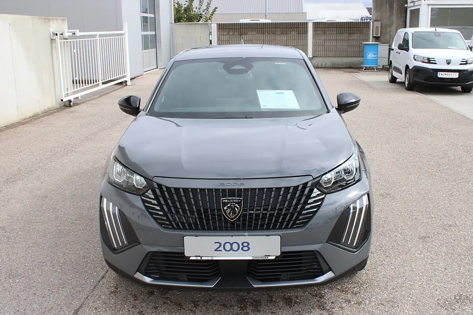 Peugeot 2008 1.2 Hybrid 145 Allure (EURO 6e) Grau - 2
