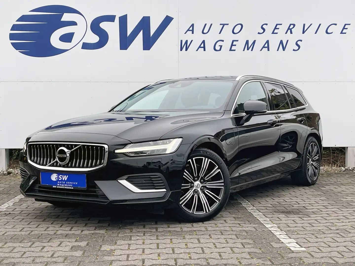 Volvo V60 2.0 T6 Recharge AWD Inscription Expression | Trekh Zwart - 1