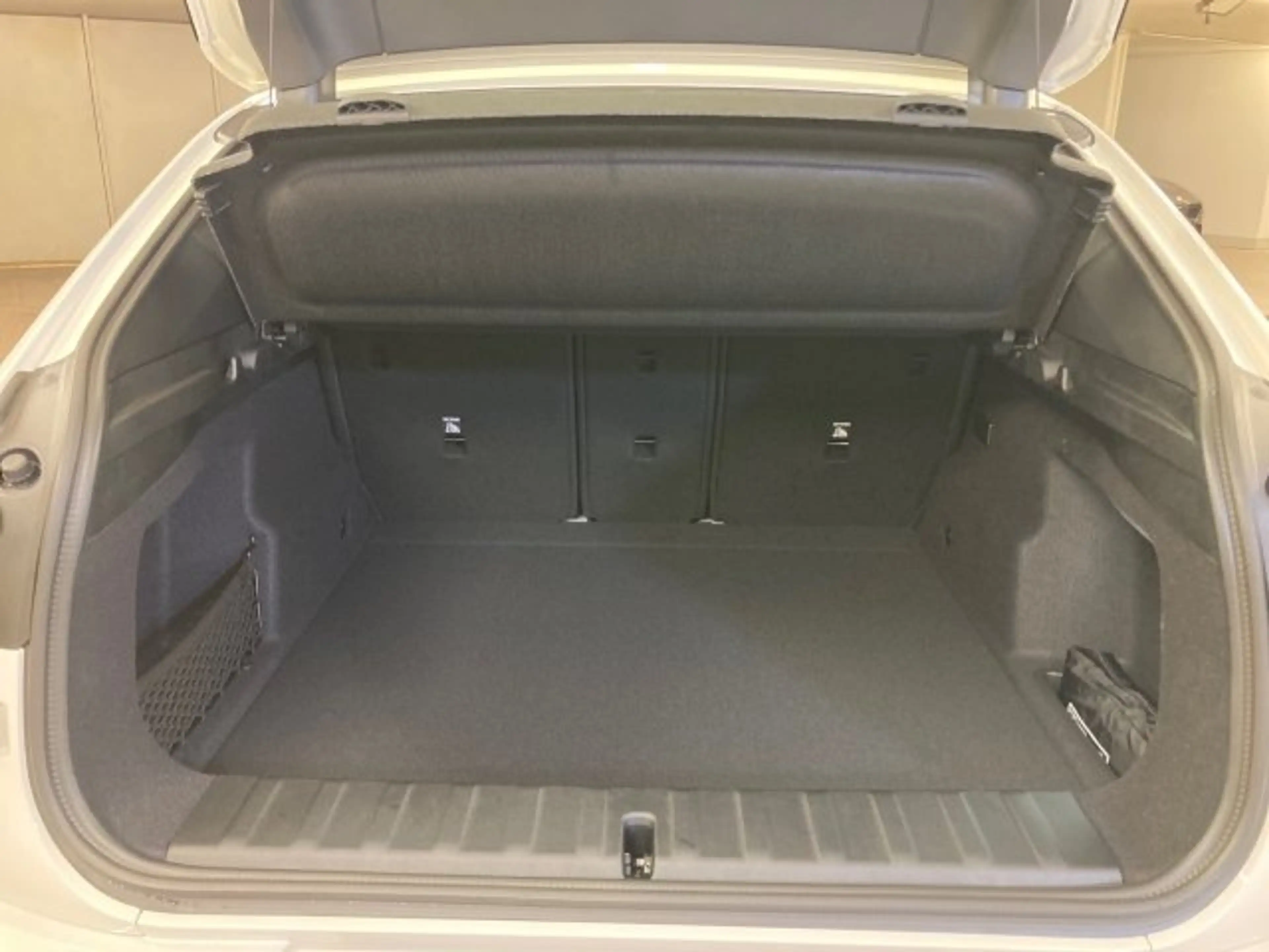 BMW iX2 eDrive 20 U10 — photo 13