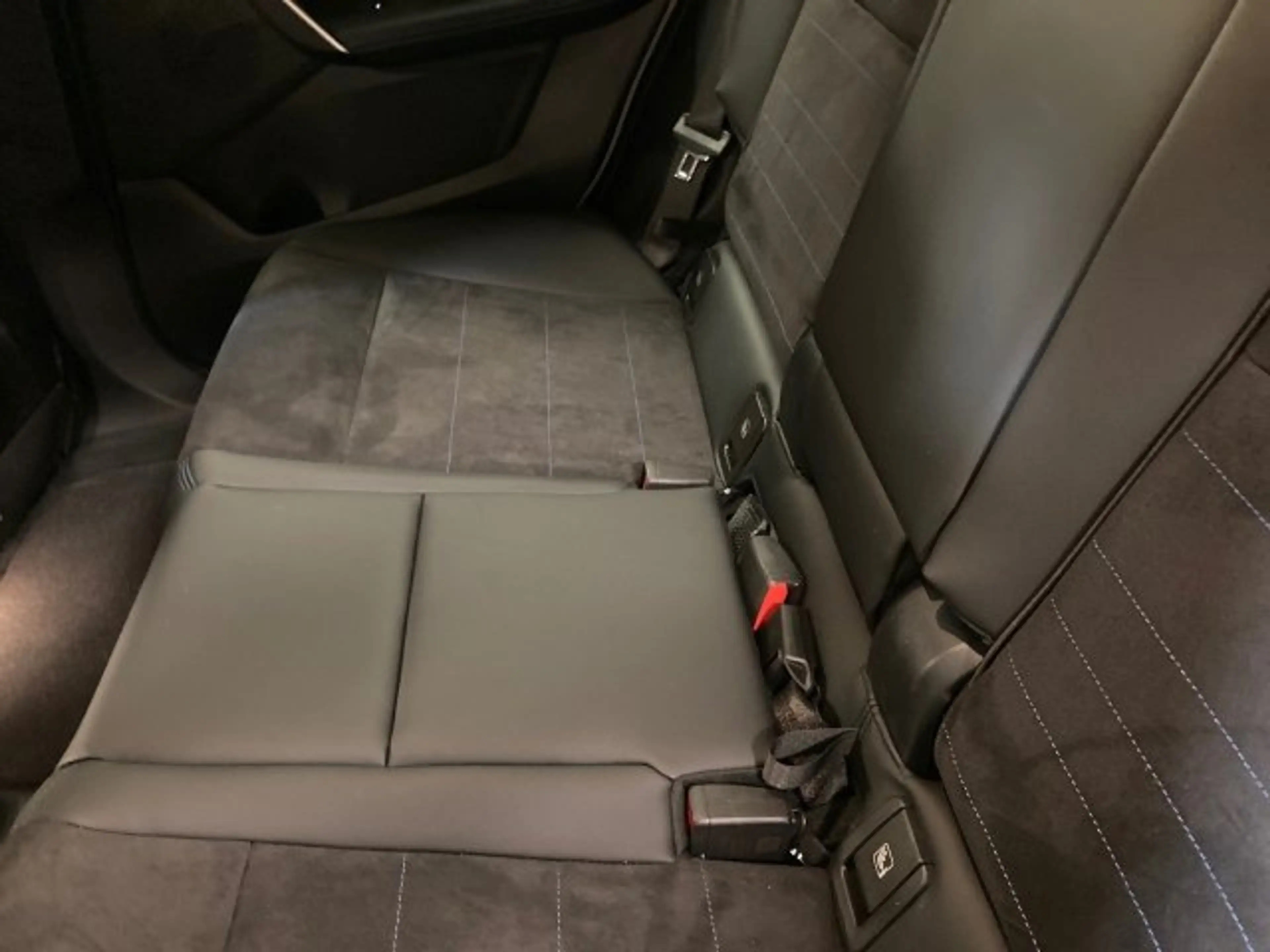 BMW iX2 eDrive 20 U10 — photo 12