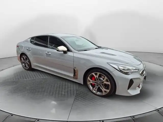 Kia Stinger GT 3.3 370cv